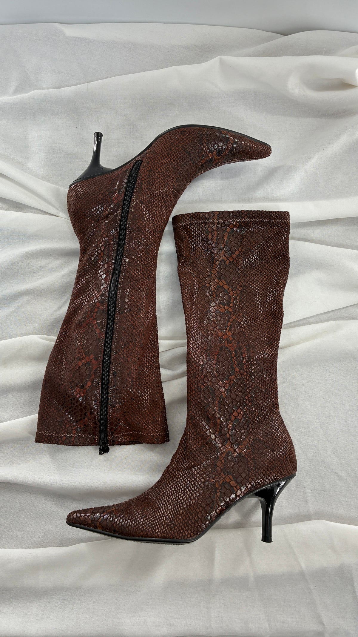 Vintage 1990s HIGHLIGHTS Snake Patterned Glossy, Pointed Toe, Heeled Boots (9)