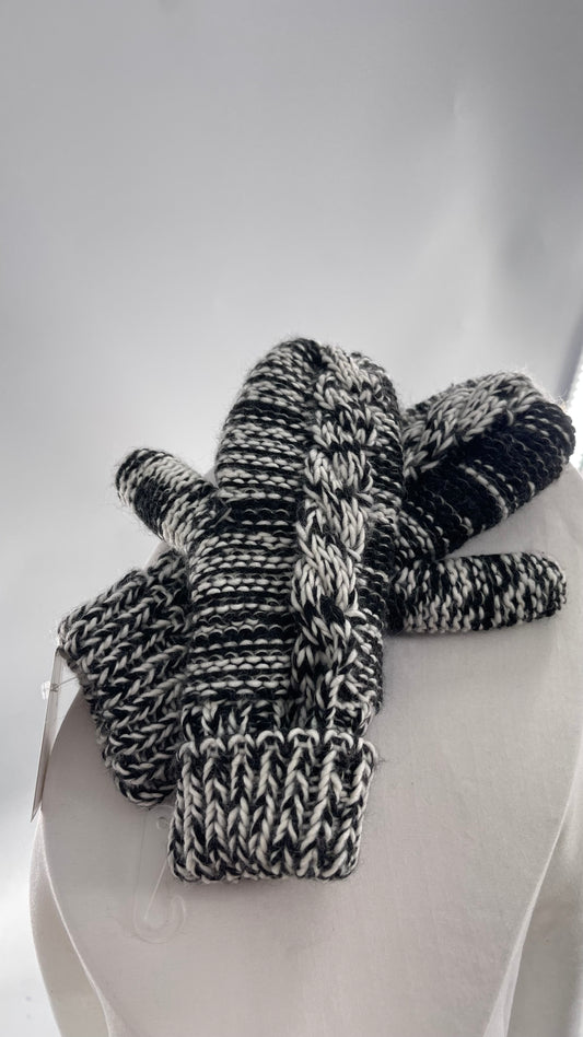 Maurices Anthropologie Black and White Knit Mittens