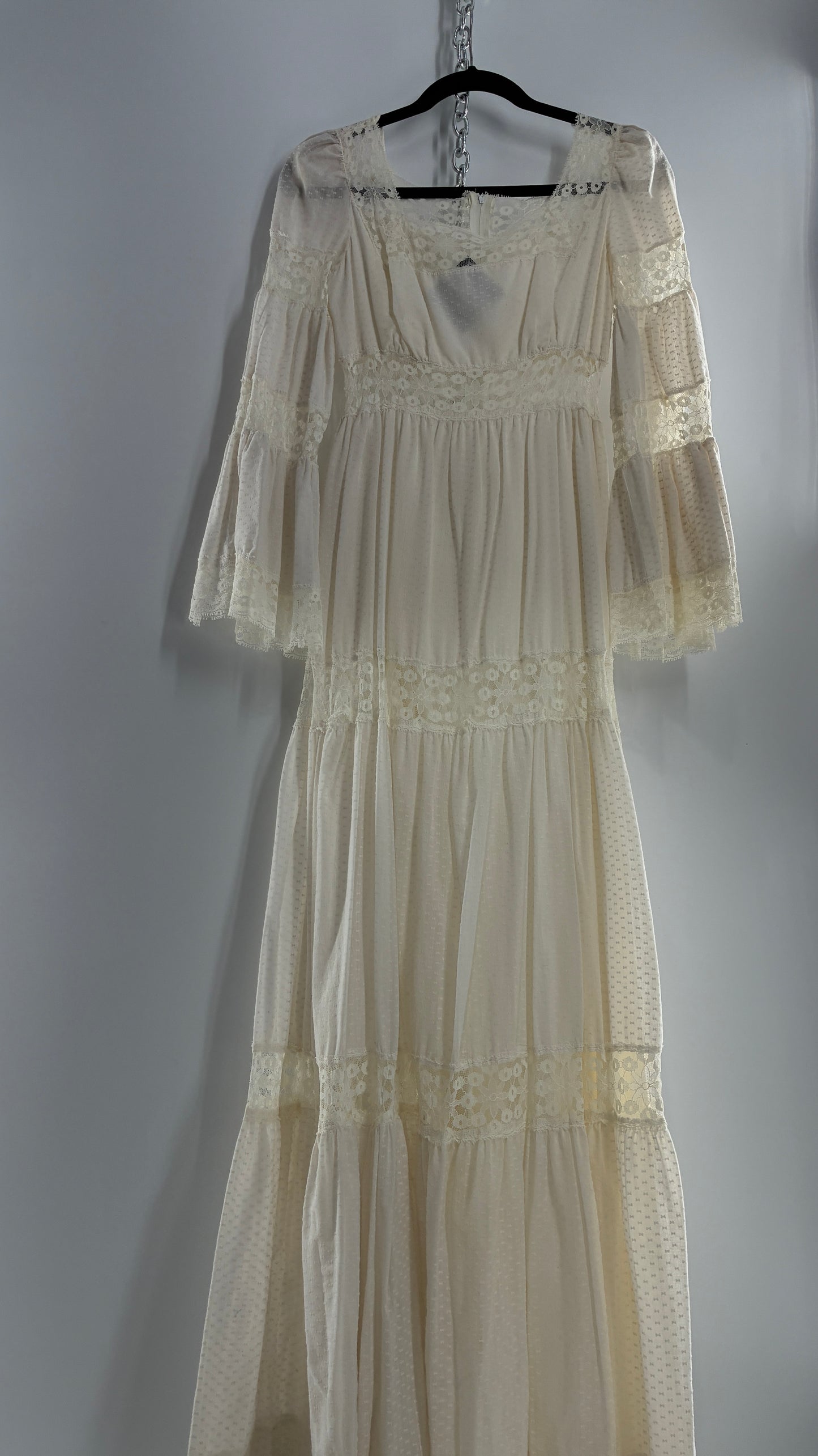 Vintage 1970s Off White Handmade Bell Sleeve Possible Wedding Gown (XS/Small)