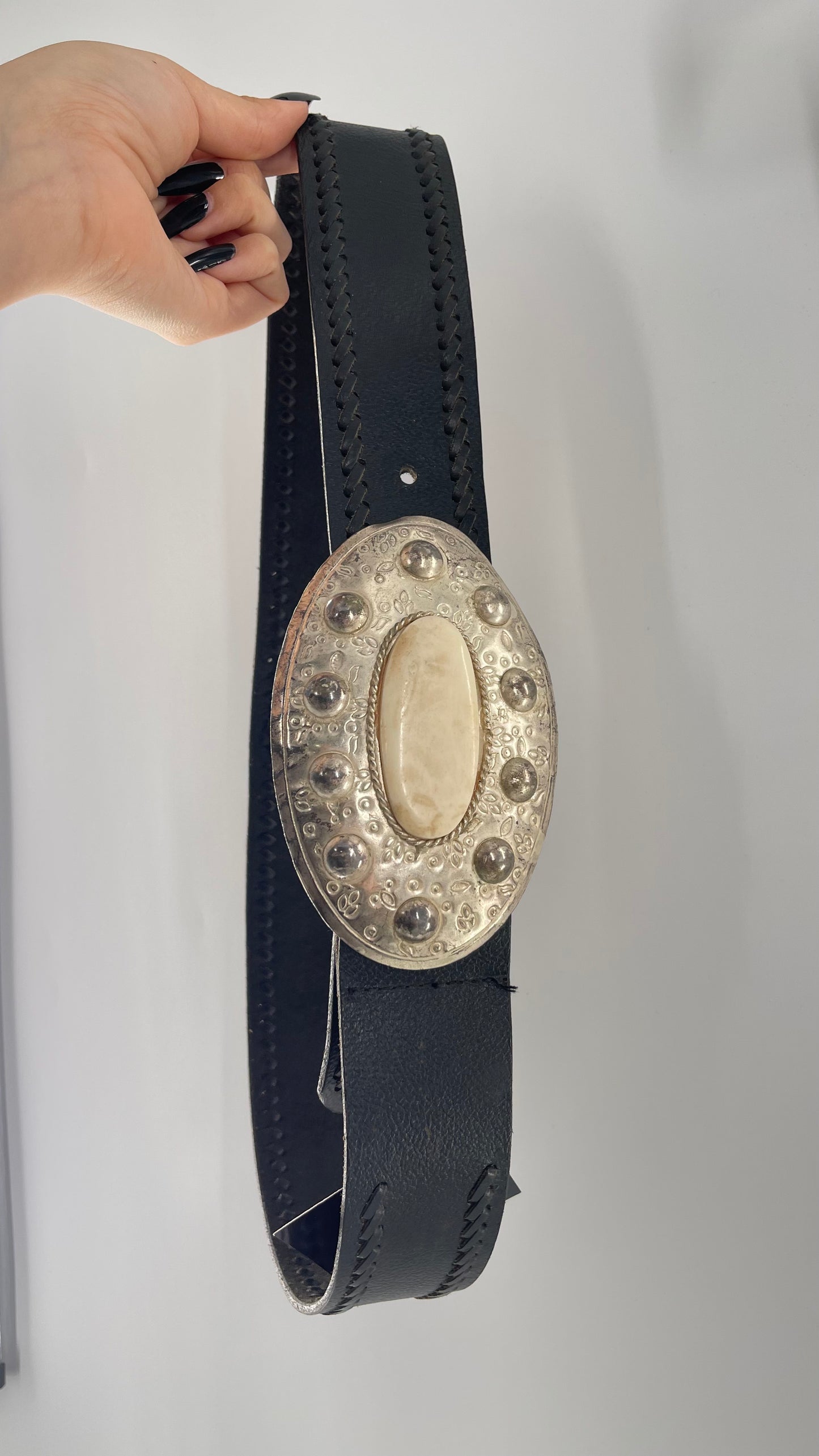 Vintage Black Leather Belt with Silver Metal Buckle with ‘Stone’ Detail (M/L)