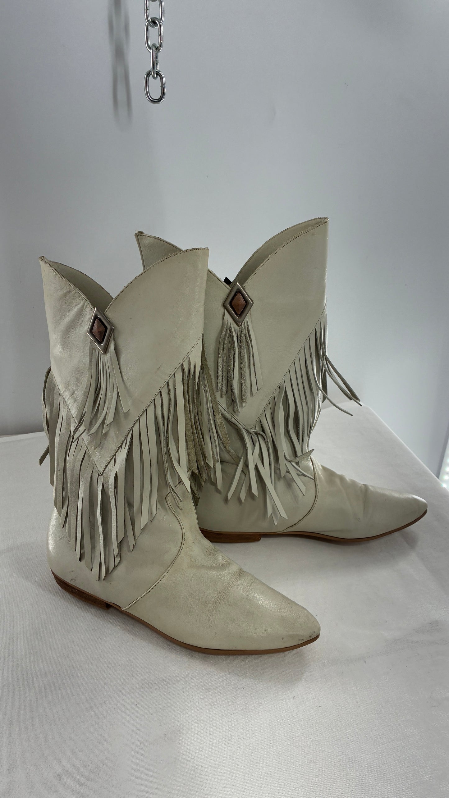 LJ SIMONE NEW YORK Off White, Slouchy Genuine Leather Fringed Boots (6.5)