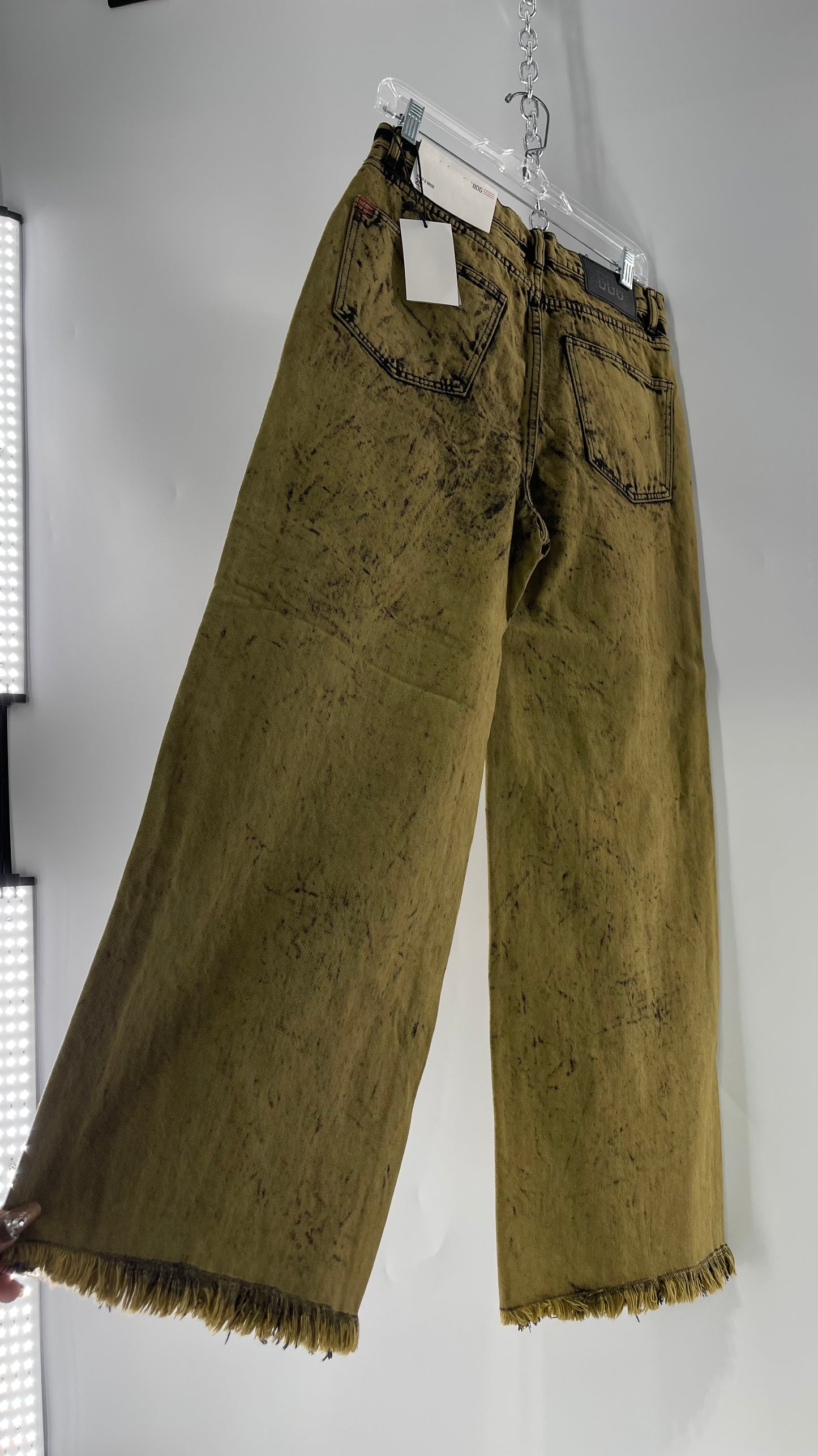 BDG Urban Outfitters Acid Wash Mossy Green High and Wide Jeans with Tags Attached (29)