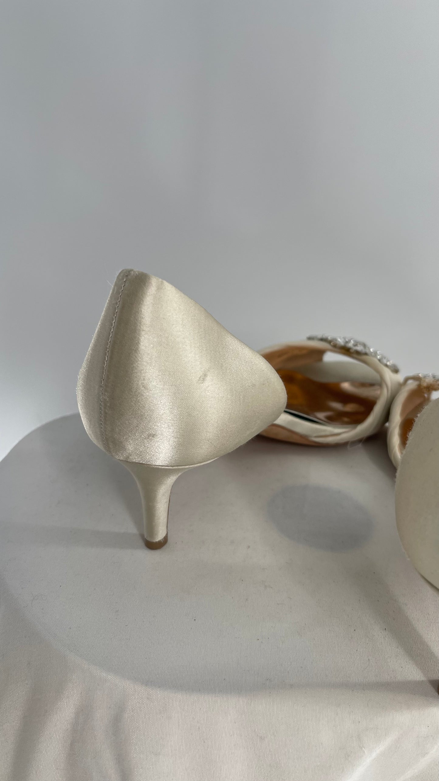 Badgley Mischka Ivory Satin Peep Toe Kitten Heel with Crystal Broche (8)