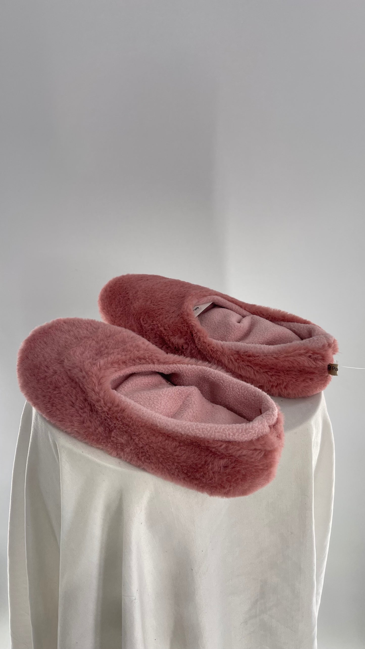 Pantuss Pink Fuzzy Slipper with Microwaveable Insoles (6/7)