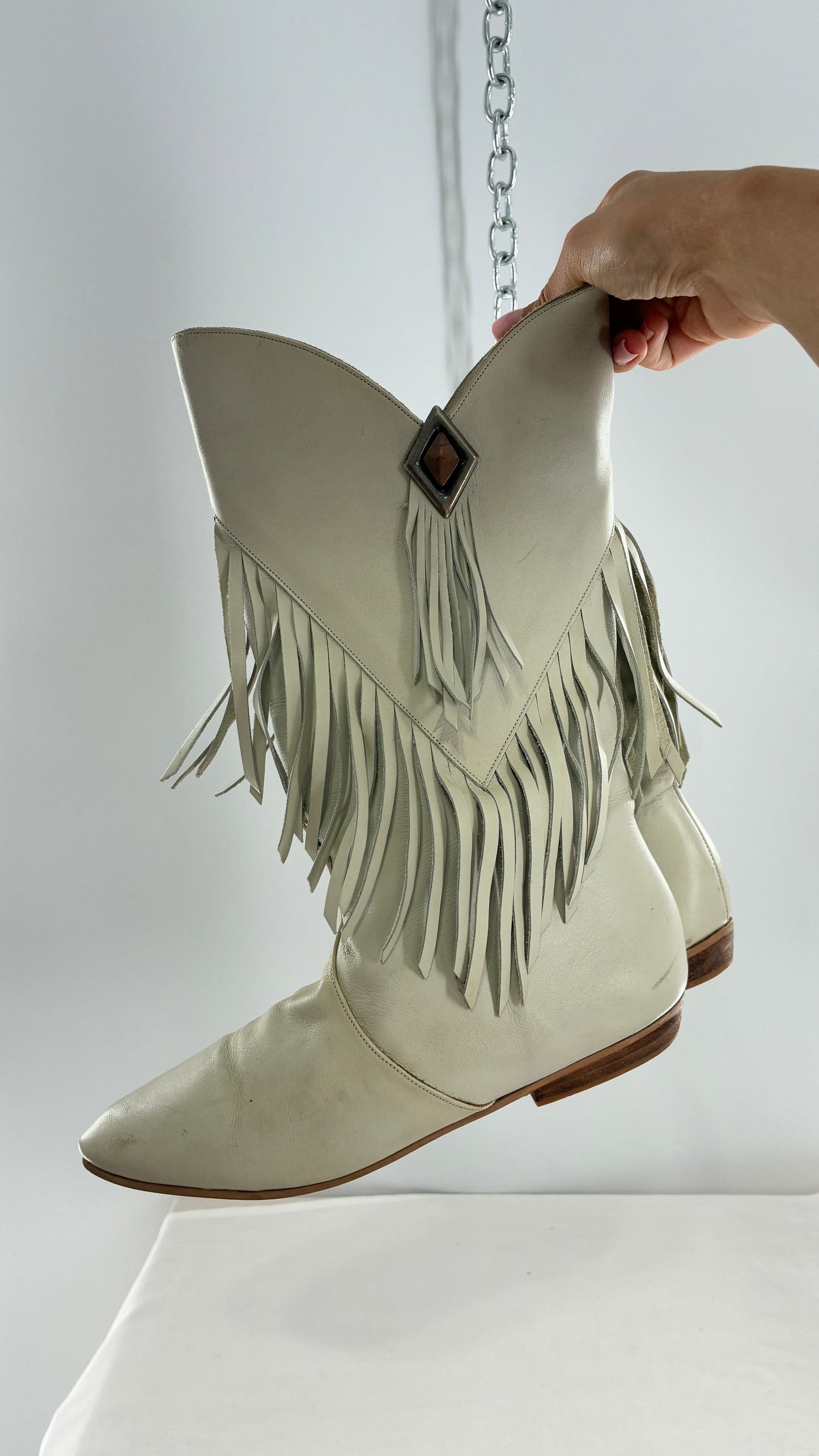 LJ SIMONE NEW YORK Off White, Slouchy Genuine Leather Fringed Boots (6.5)