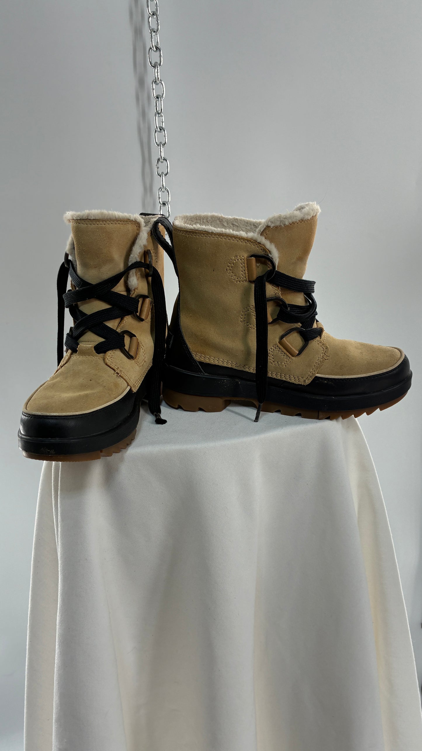 SOREL Tivoli Boots Tan with Thick Black Laces (7.5)