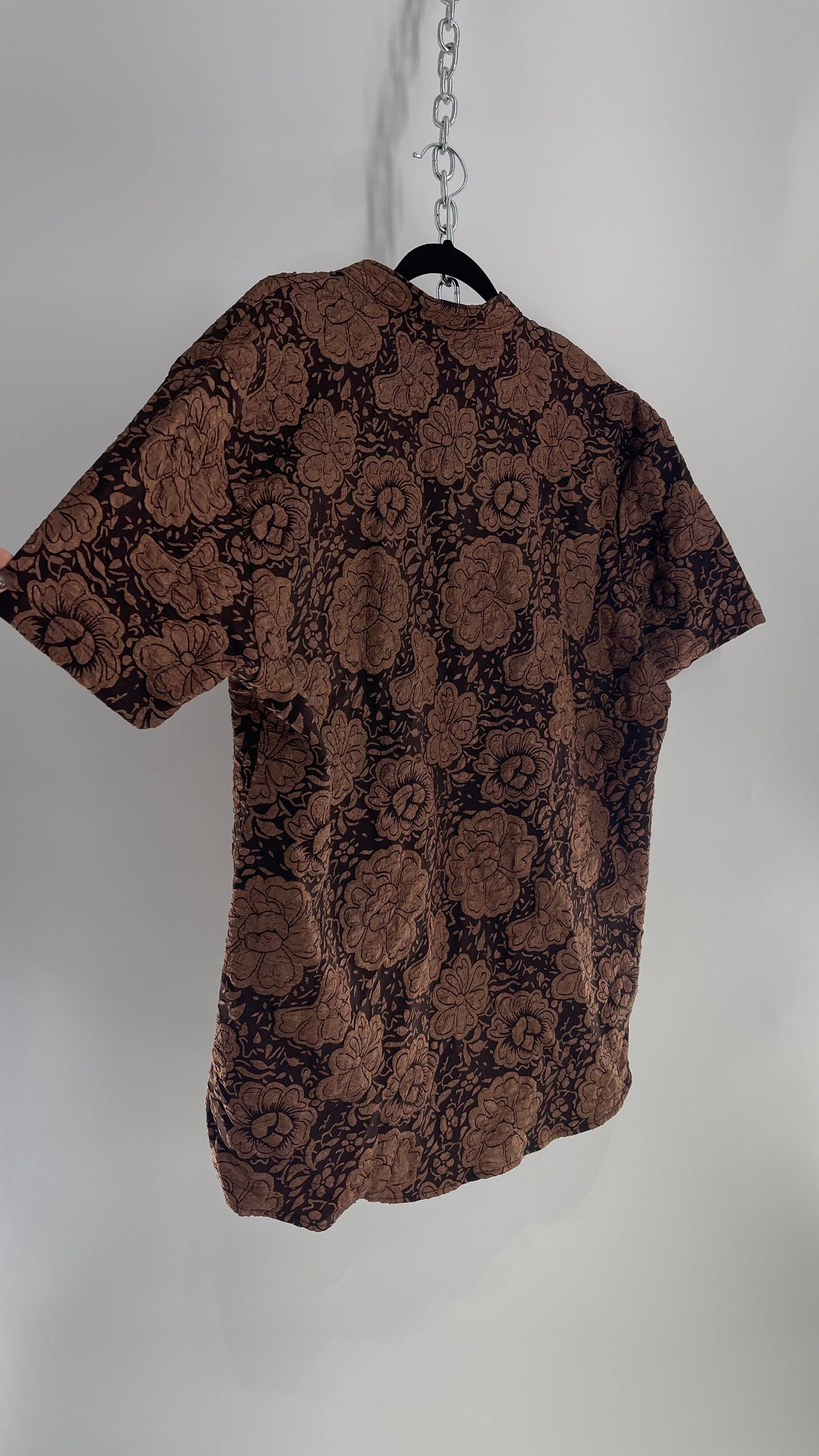 Floral/Paisley Brown Textured Men’s Button Up (Large)