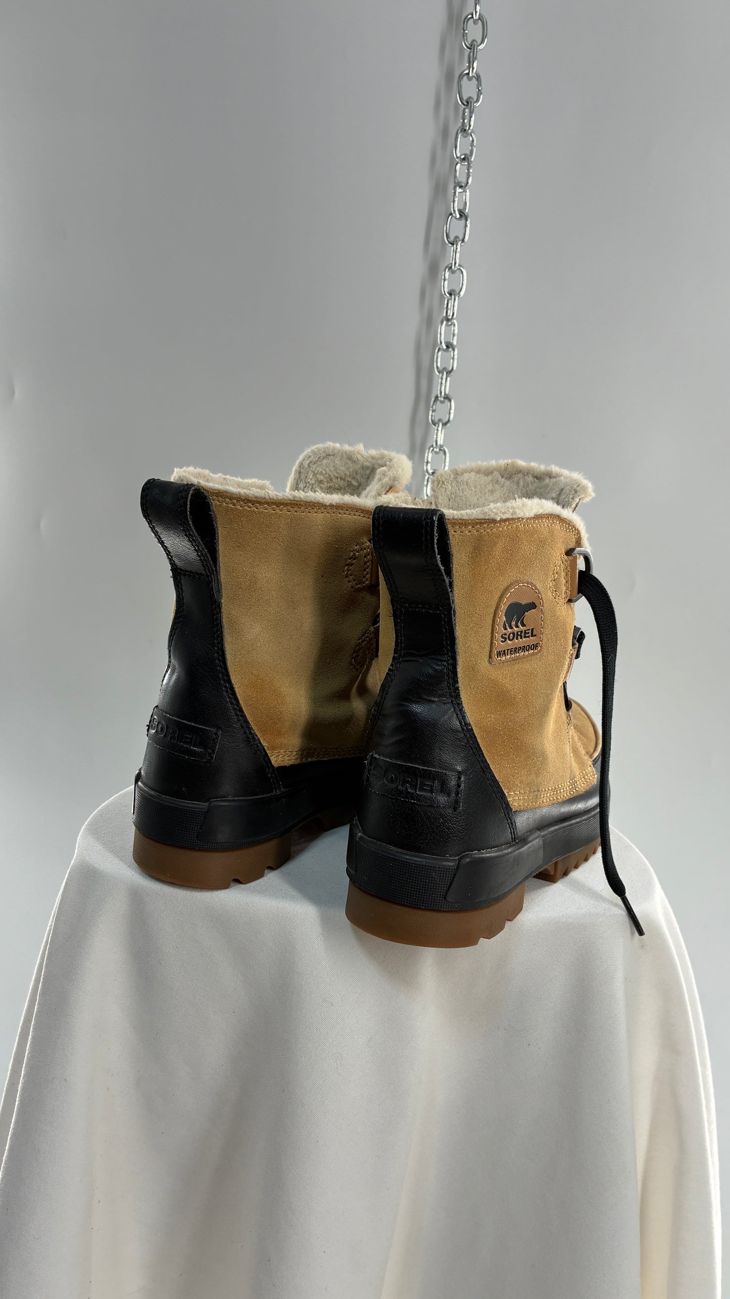 SOREL Tivoli Boots Tan with Thick Black Laces (7.5)