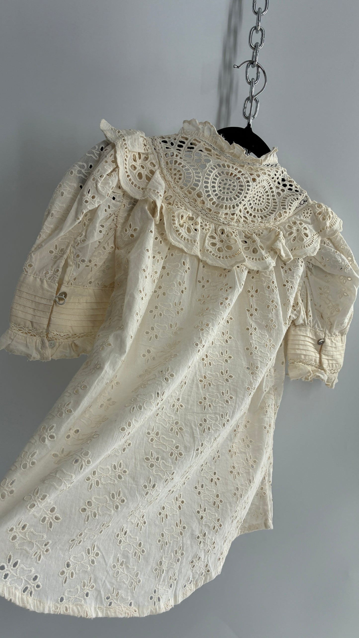 Love the Label Off White Button Front Puff Sleeve, Lace Eyelet Blouse (XS)