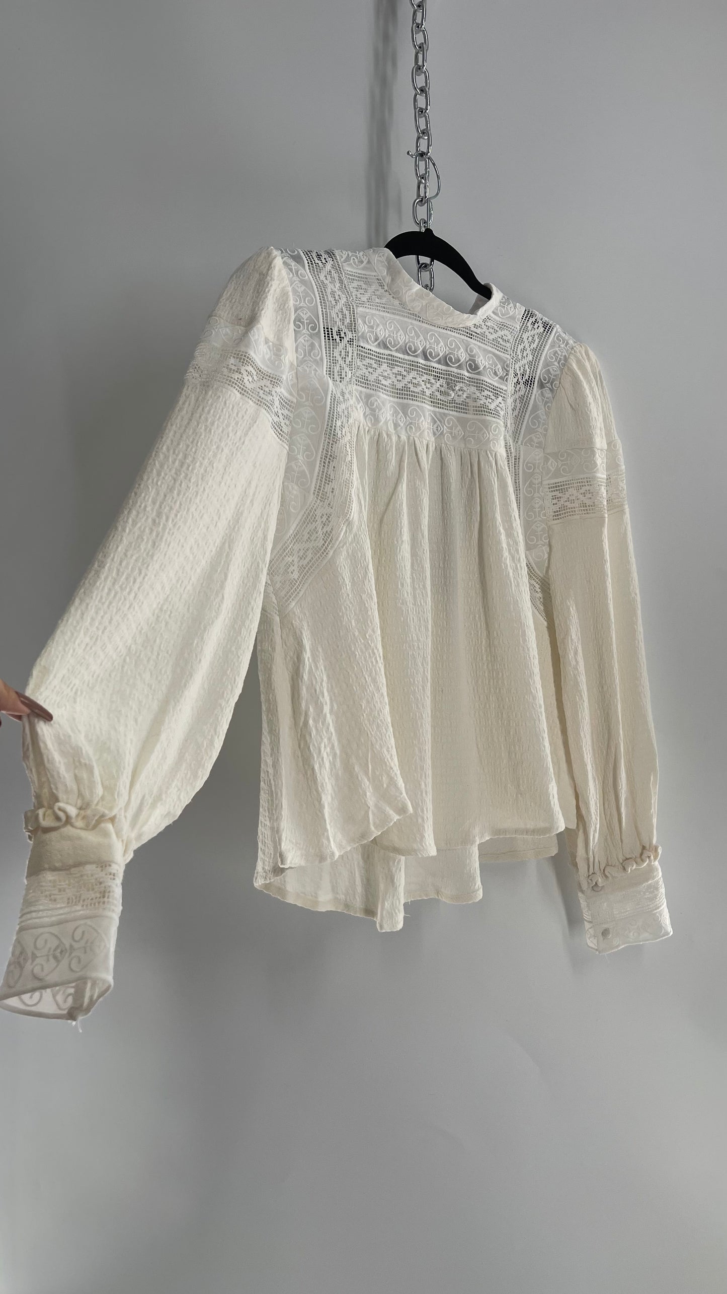 Free People Textured Off White Blouse with Lace Cuffs/Neckline and Tags Attached (Small)