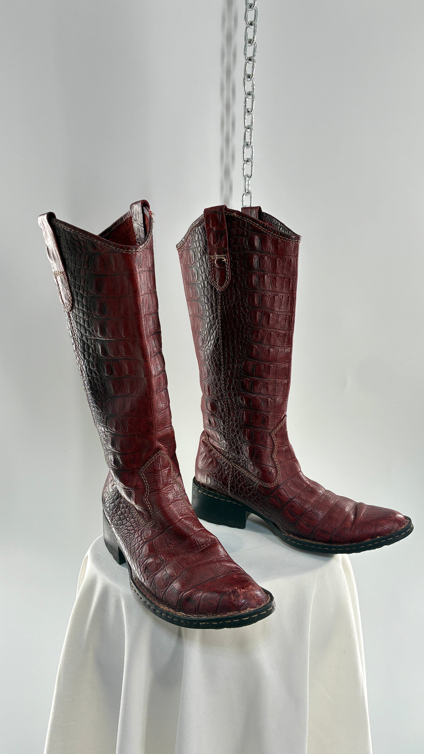 Vintage BORN Red Genuine Leather Crocodile Embossed Pointed Toe Boots (8.5)