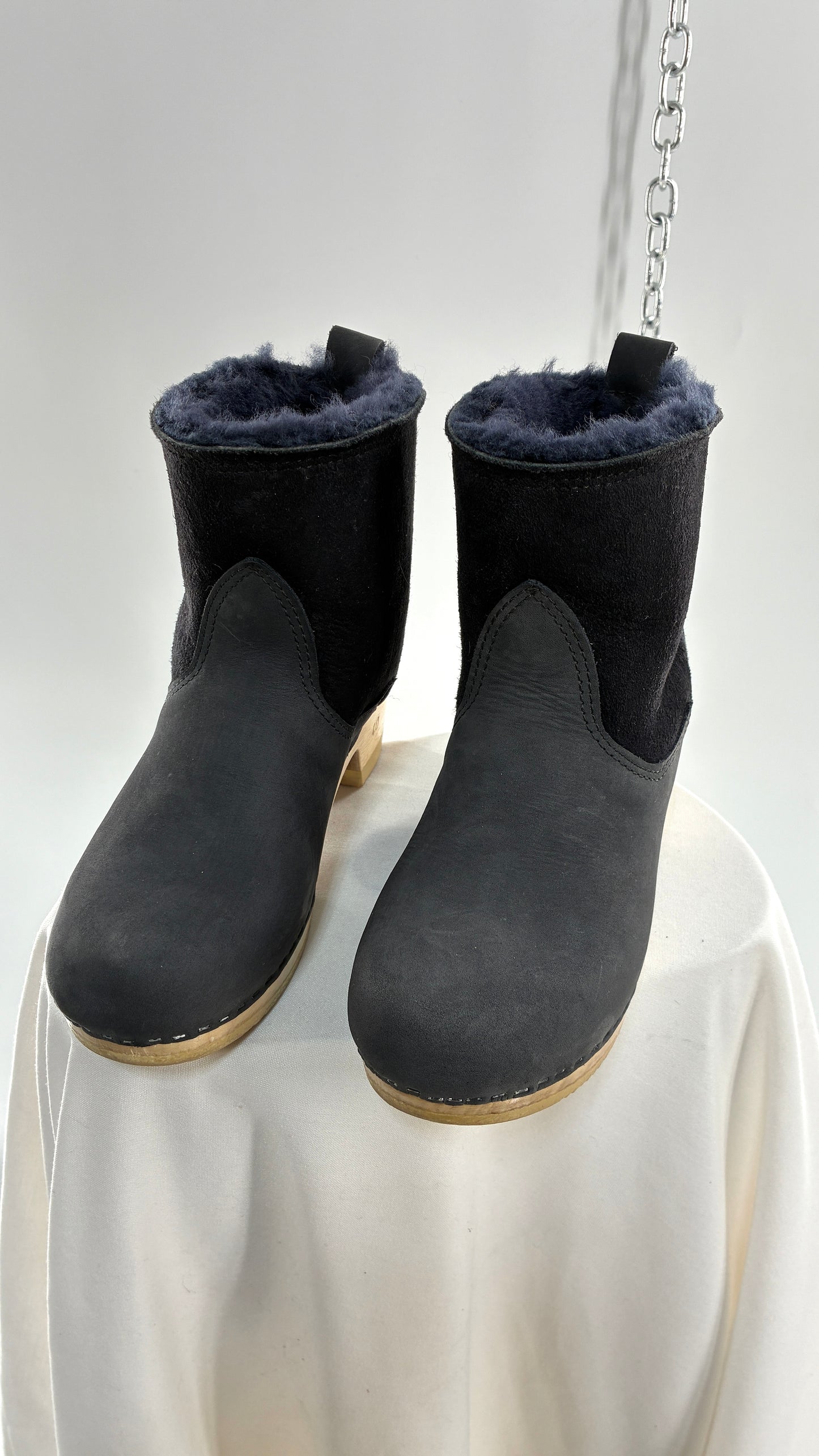 Vintage SVEN Black Leather Clog Boot with Sherpa Lining (40)