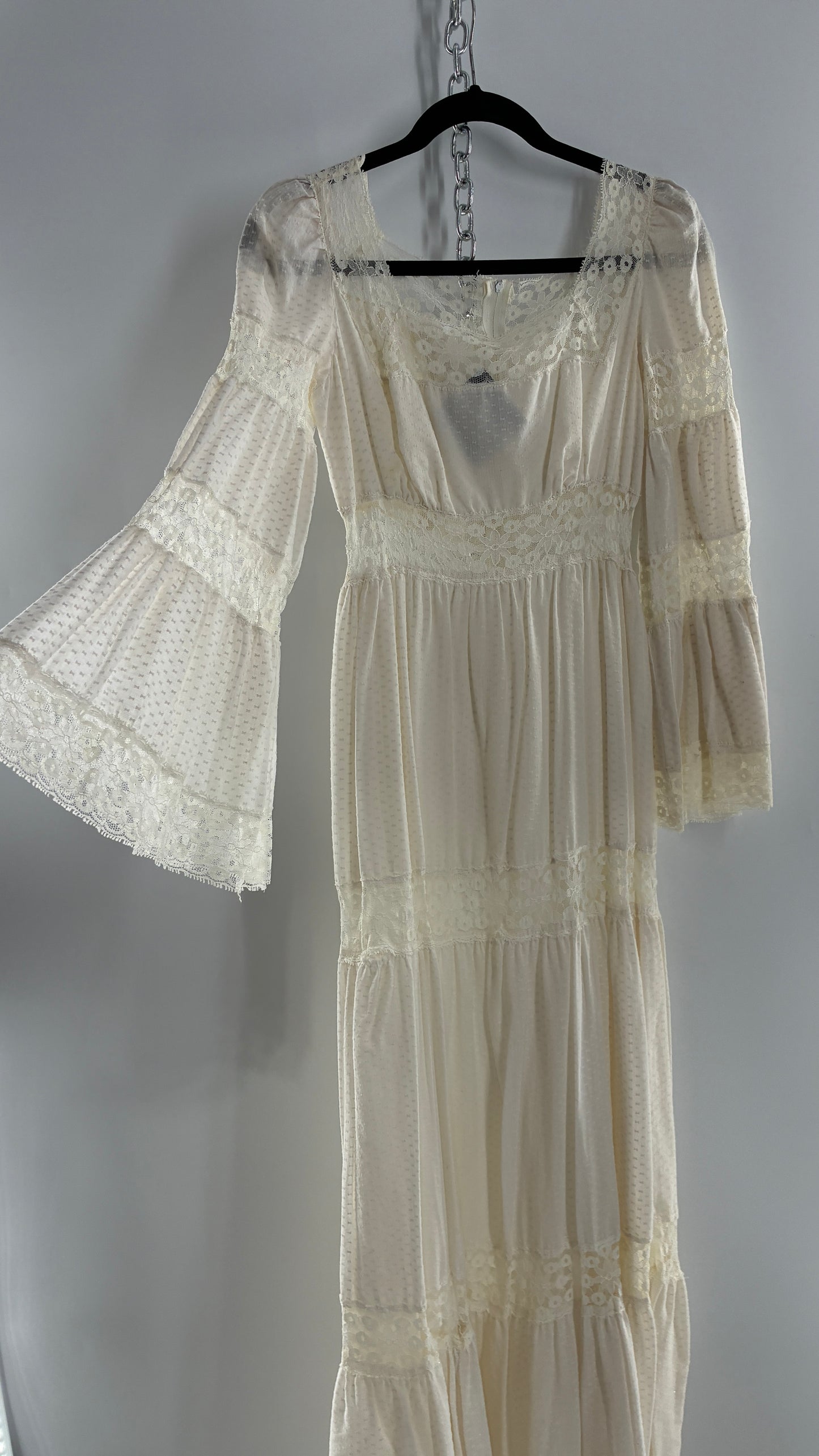 Vintage 1970s Off White Handmade Bell Sleeve Possible Wedding Gown (XS/Small)