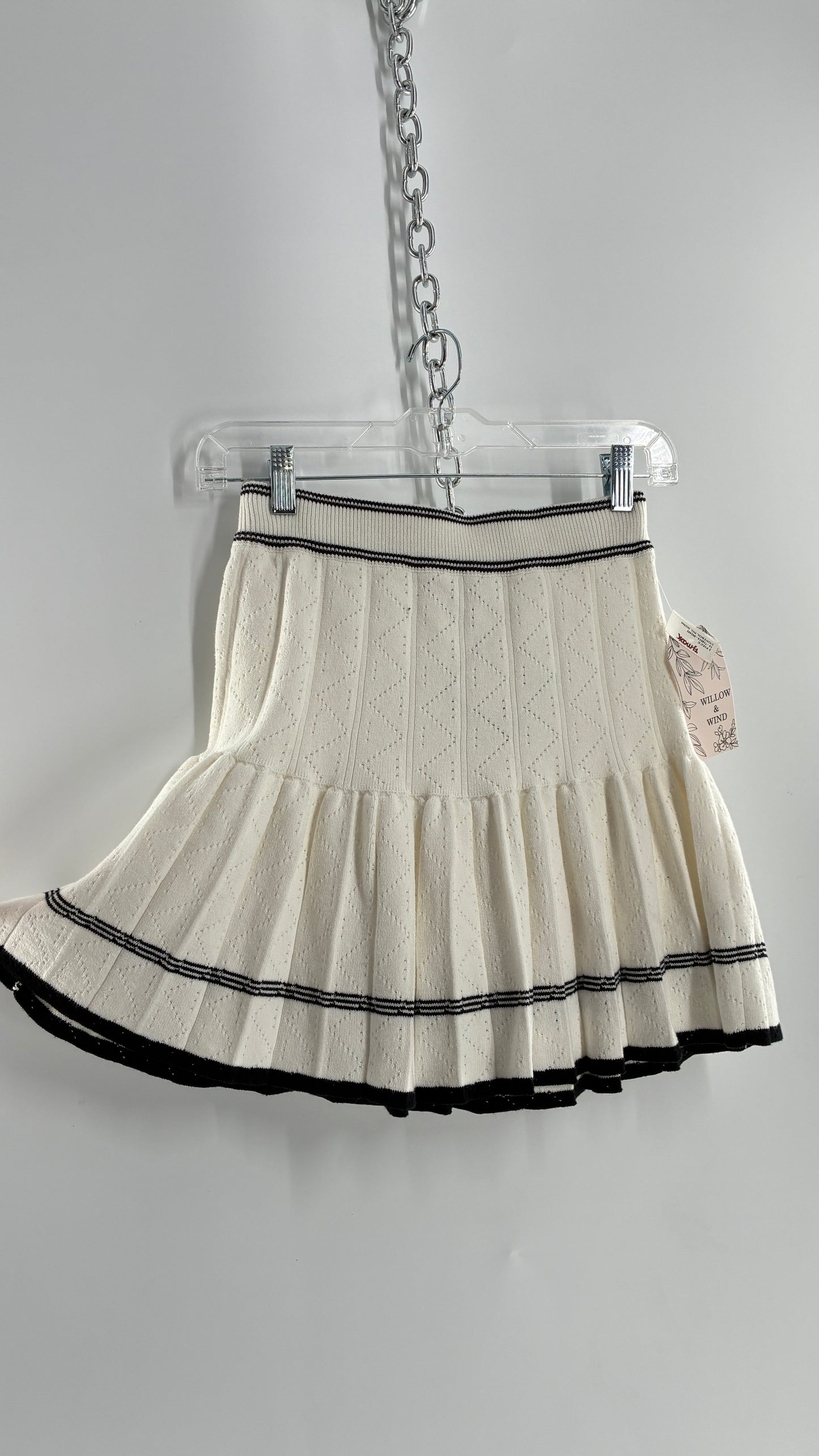 Willow & Wind Knit Pleated Mini Skirt with Tags Attached (Small)