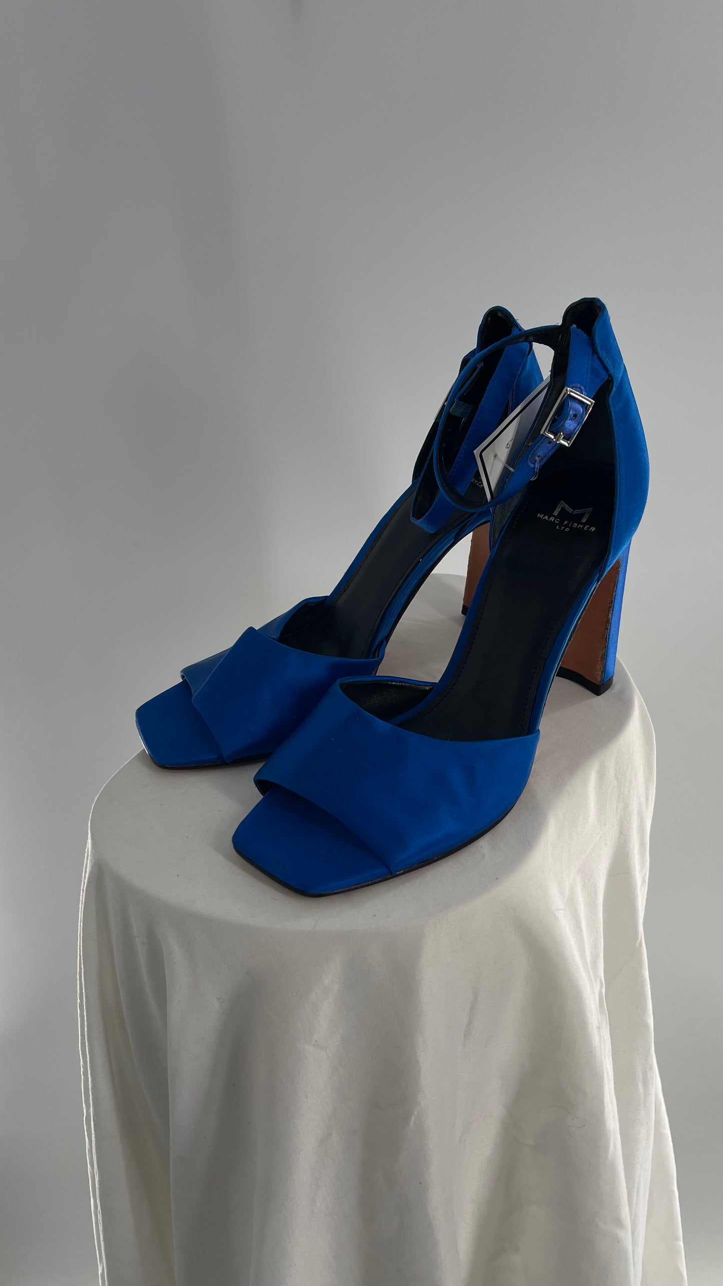 Vintage Marc Fischer Royal Blue Satin Heel (9)