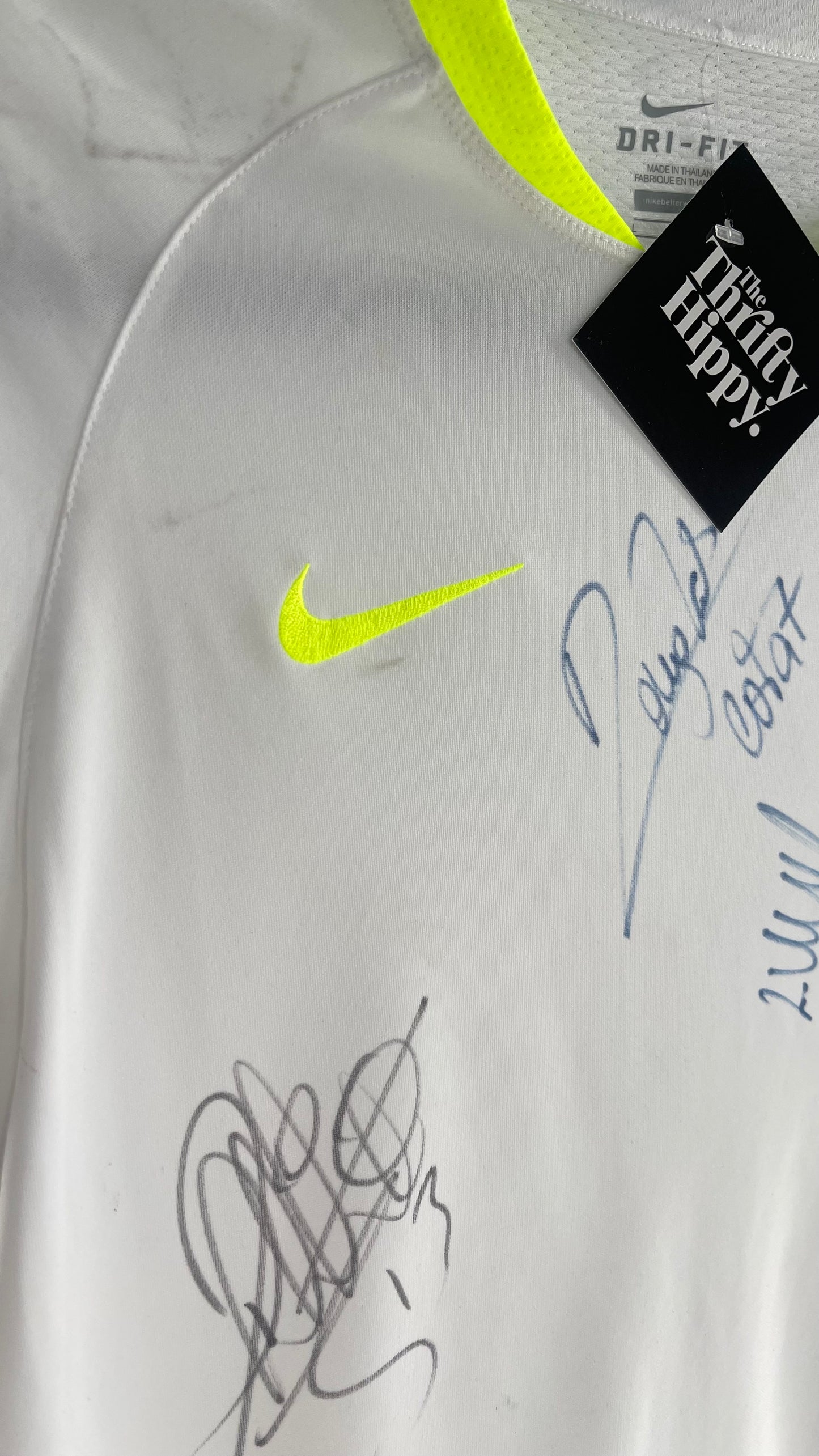 Vintage Nike Brasil CBF Jersey with Chelsea Player DIEGO COSTA, WILLIAN, and OSCAR Signatures (Large)