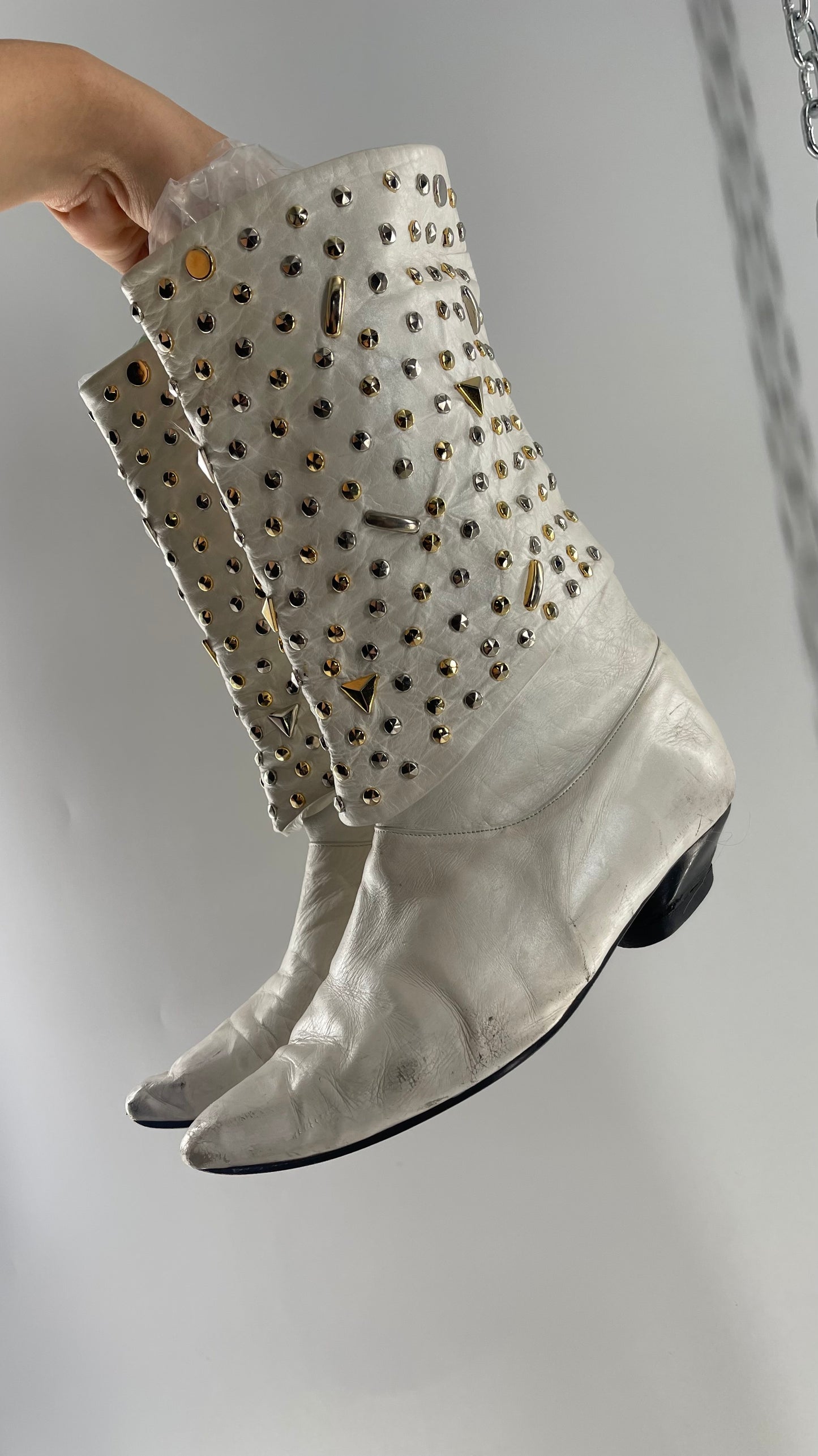 Vintage 1980s Fantasy Collection White Leather Pointed Boots with Mixed Metal Studs (8)