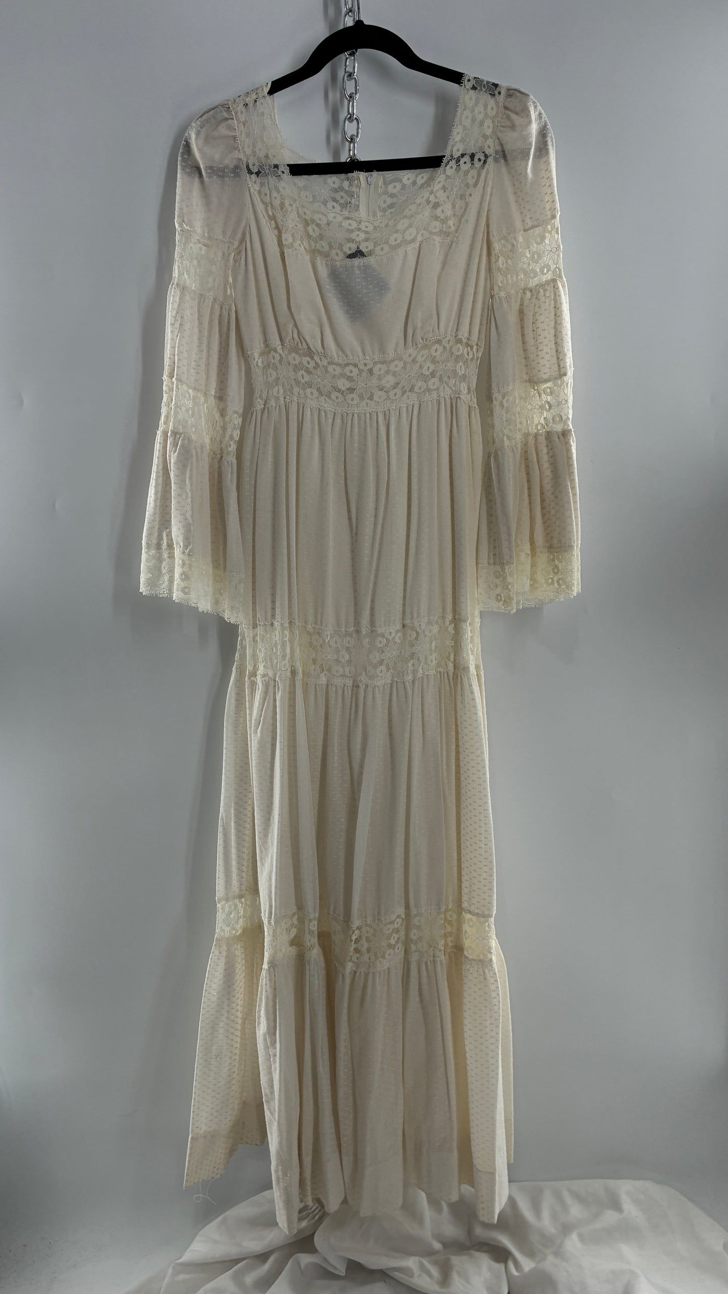 Vintage 1970s Off White Handmade Bell Sleeve Possible Wedding Gown (XS/Small)