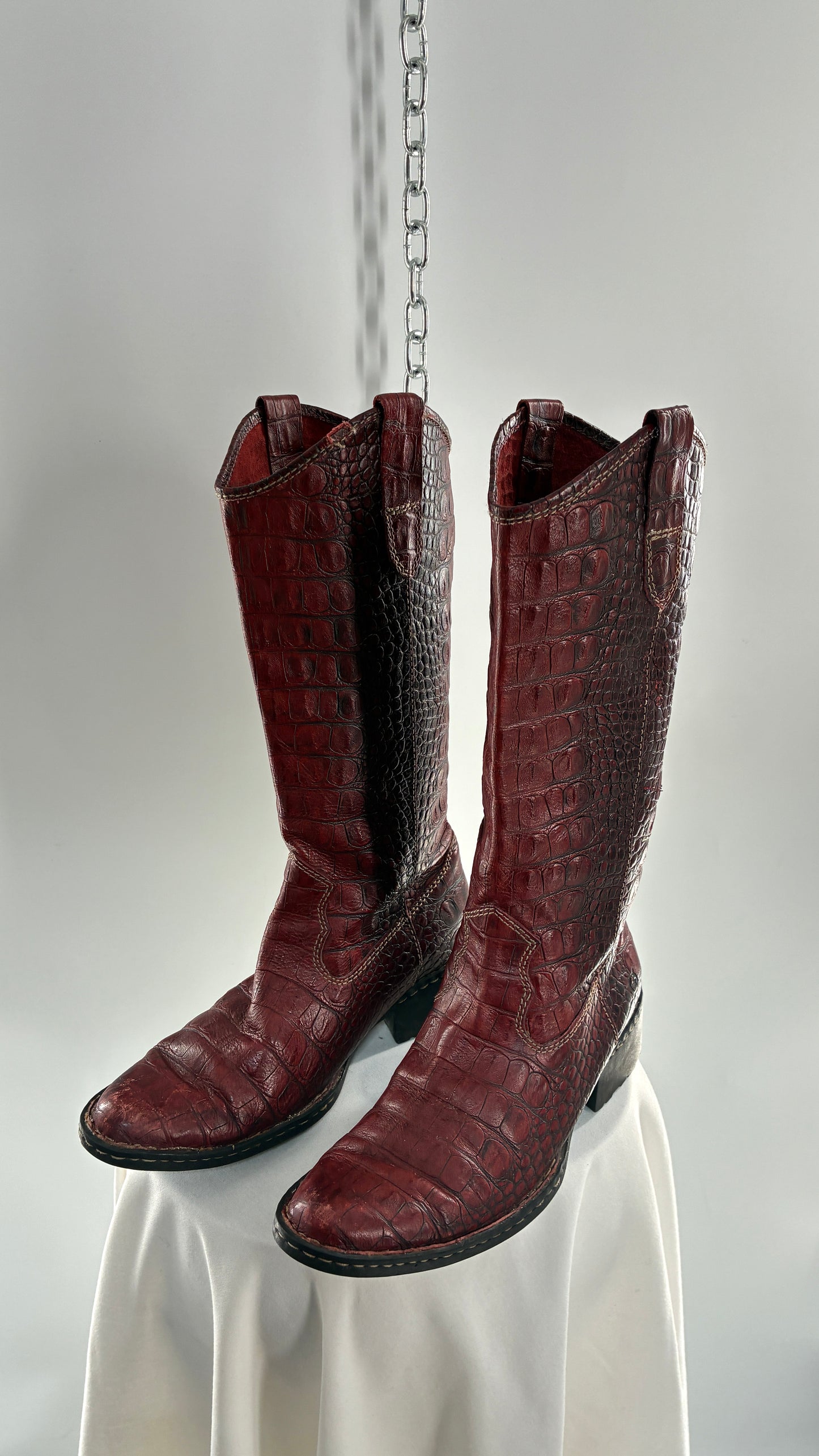 Vintage BORN Red Genuine Leather Crocodile Embossed Pointed Toe Boots (8.5)