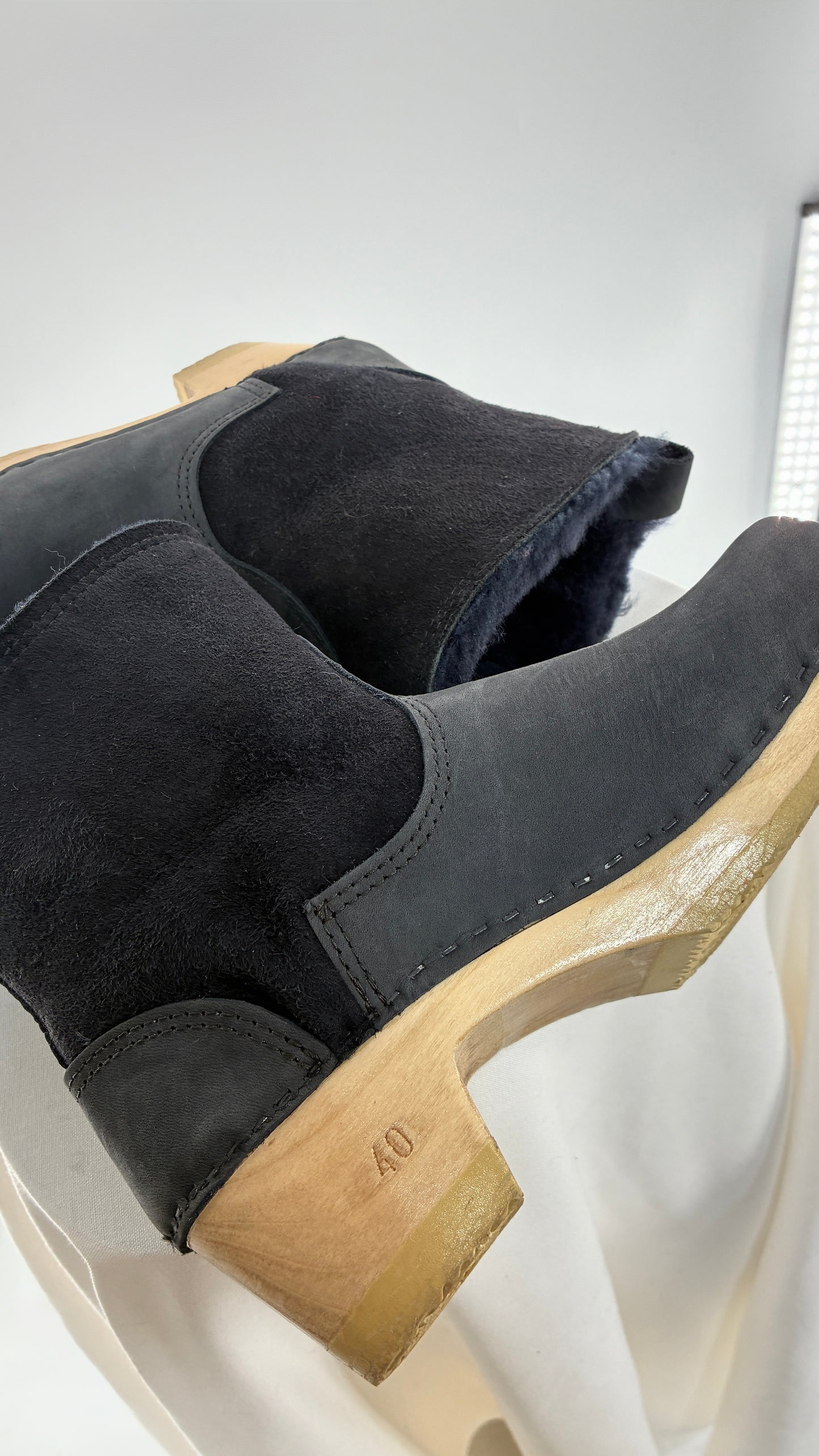 Vintage SVEN Black Leather Clog Boot with Sherpa Lining (40)