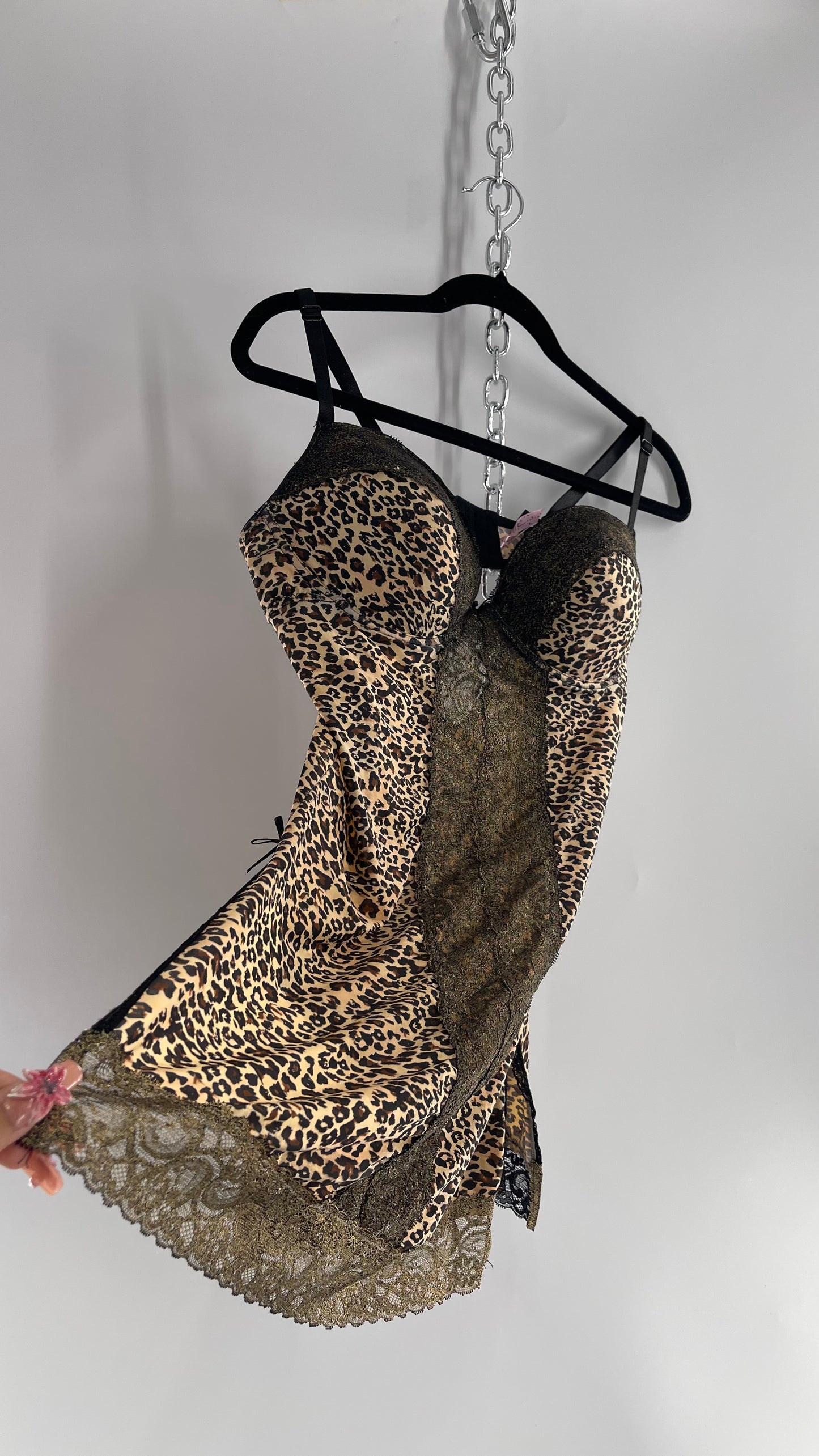 Vintage 1990s Cheetah Printed Babydoll with Lace Trim, Vented Sides and Bow Details (38D)