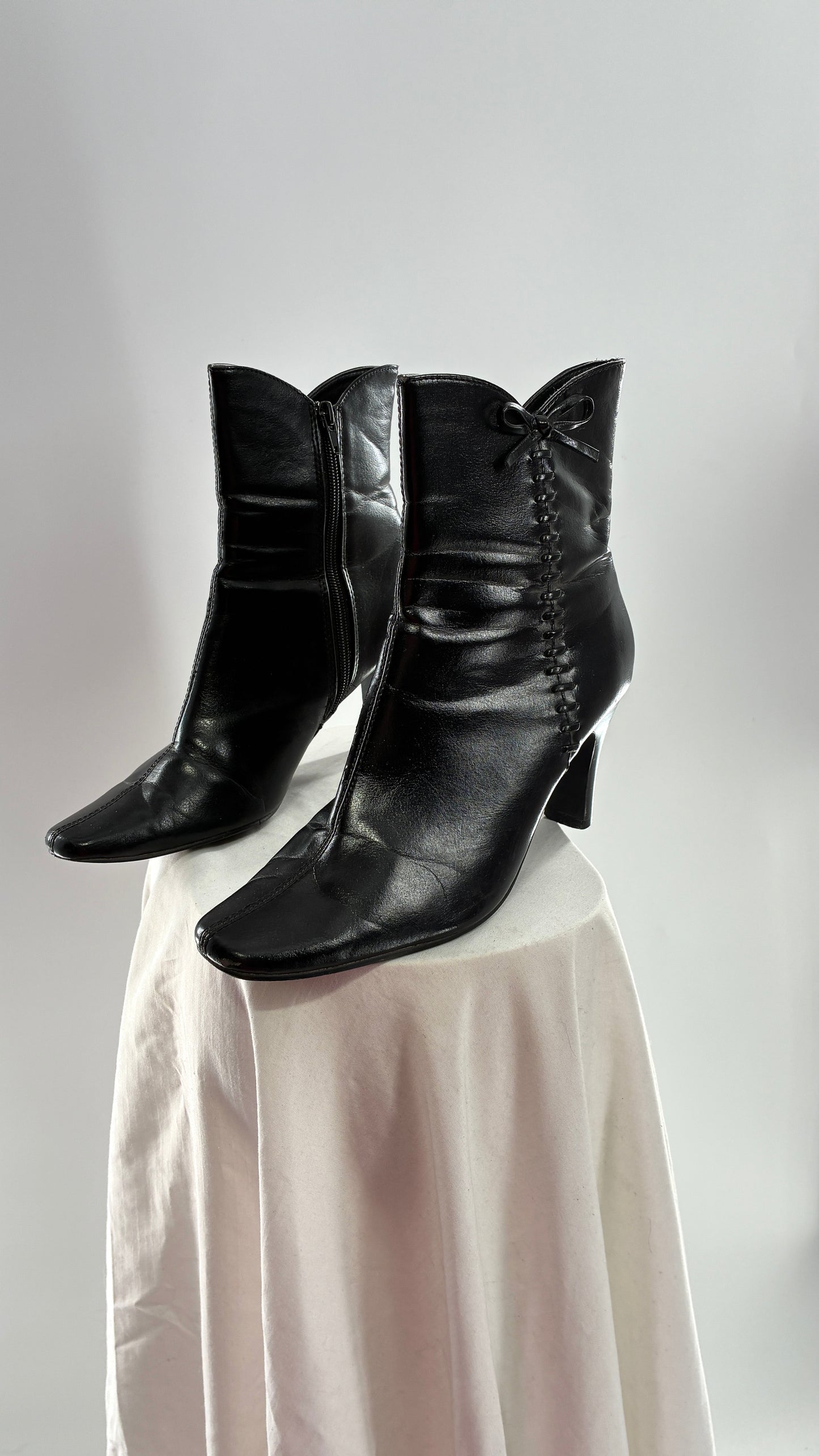 Vintage EXPRESSIONS Black Square Toe Kitten Heel Boots with Lace Up, Bow Side Details (8)
