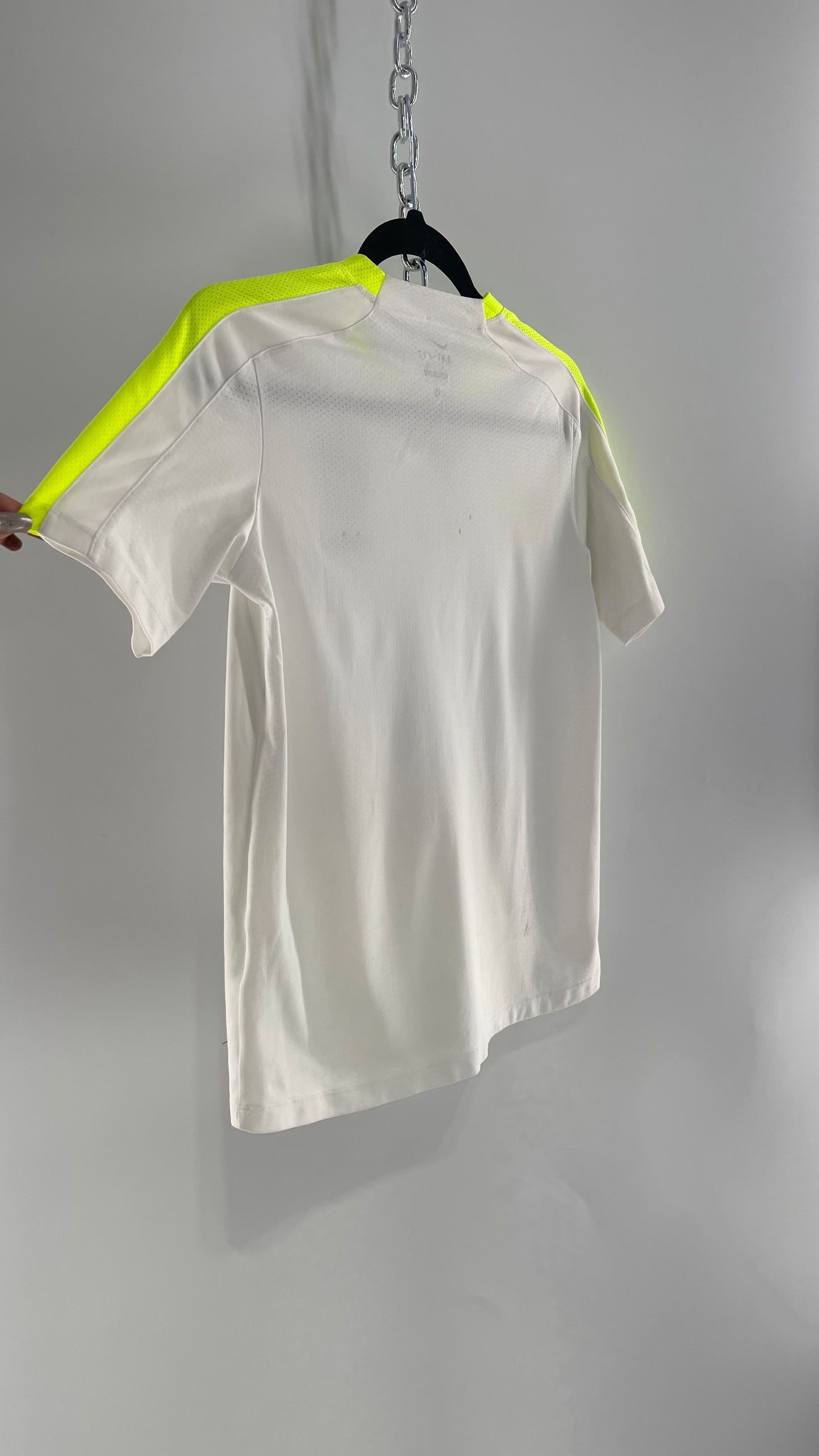 Vintage Nike Brasil CBF Jersey with Chelsea Player DIEGO COSTA, WILLIAN, and OSCAR Signatures (Large)