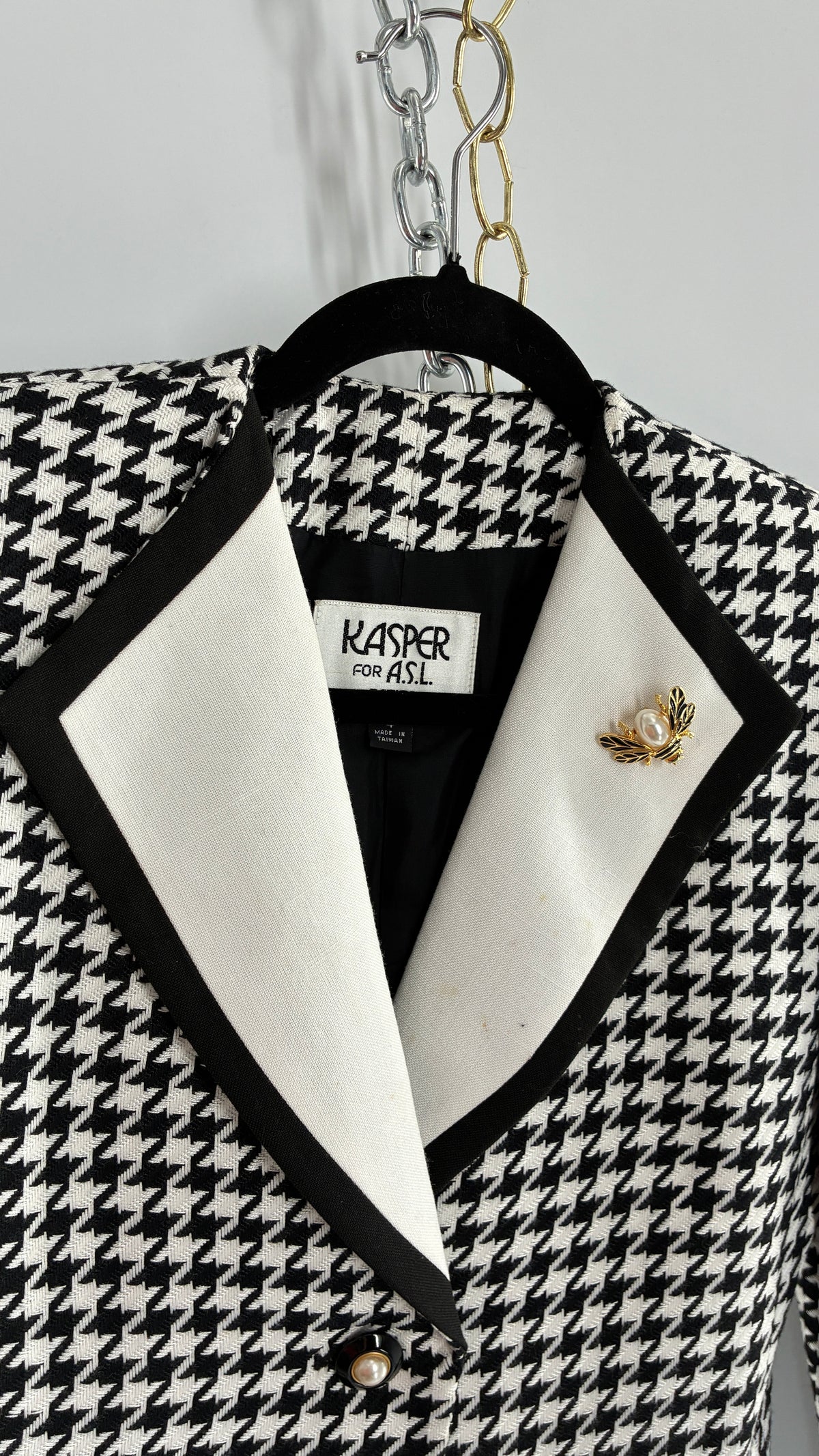 Vintage KASPER for ASL Knit Houndstooth Blazer with Gold Brooch and Pearlescent Buttons(4 Petite)