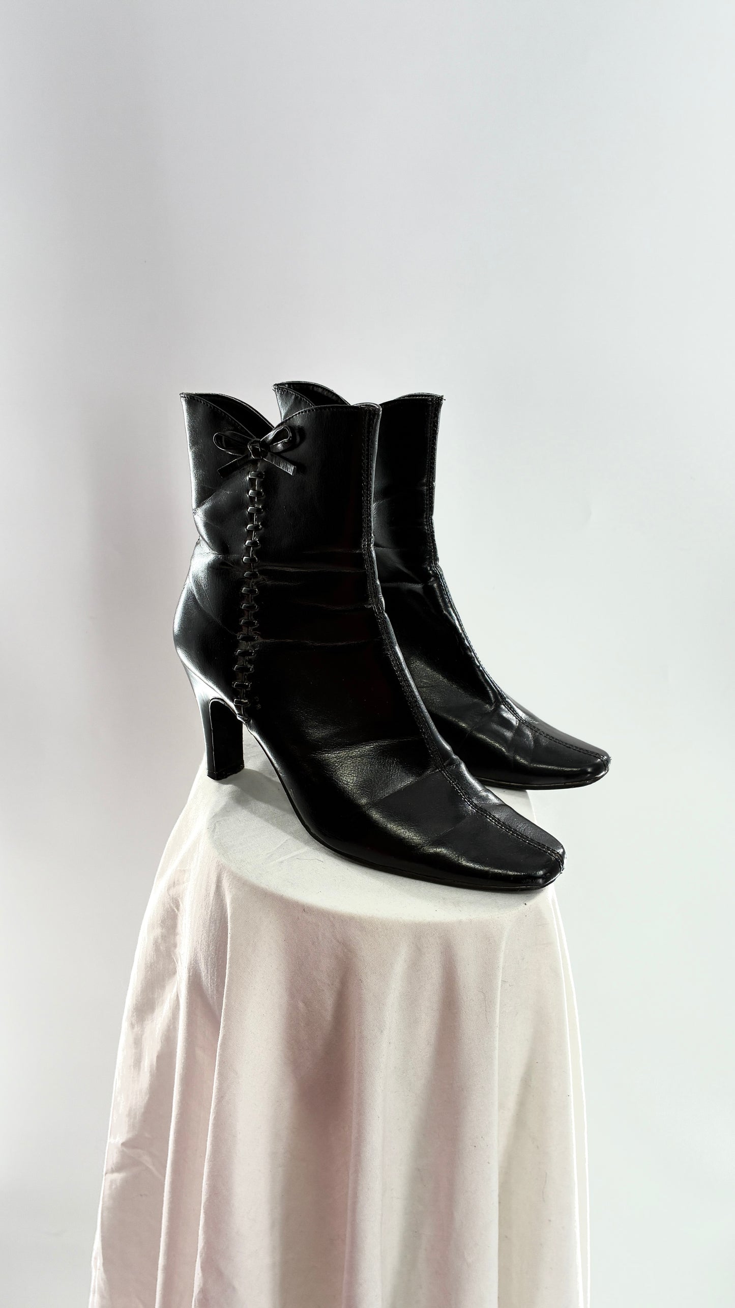 Vintage EXPRESSIONS Black Square Toe Kitten Heel Boots with Lace Up, Bow Side Details (8)