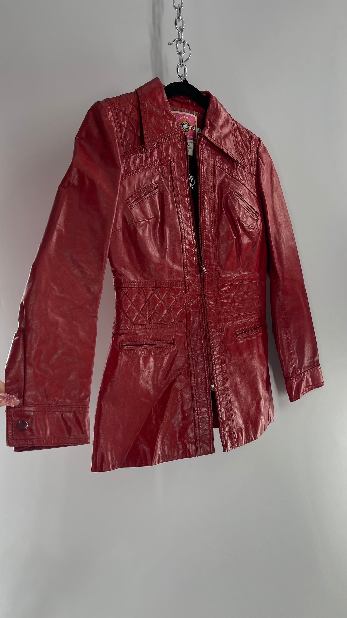 VINTAGE 1970s Ms Pioneer Red Leather Coat with Quilted Waistline (10)