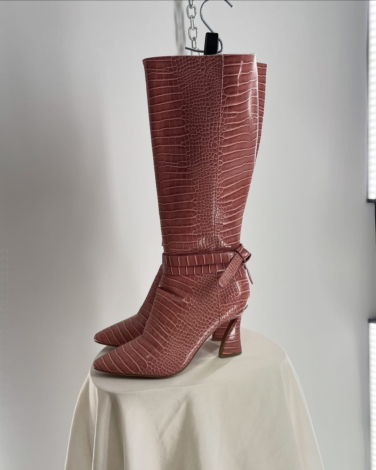 Charles David Rose Pink Crocodile Embossed Pointed Toe Boots (7)