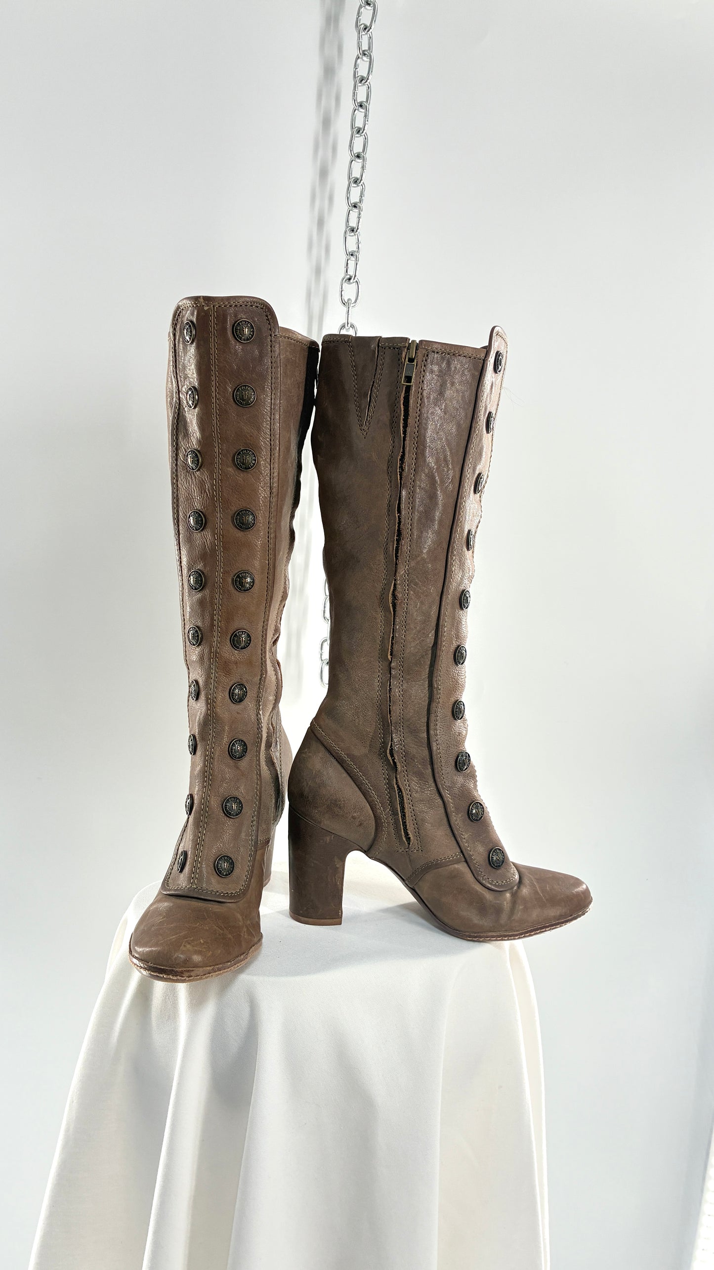 Vintage Limited Edition FRYE Adrienne Taupe Leather Rounded Toe Boots with Button Details (8.5)
