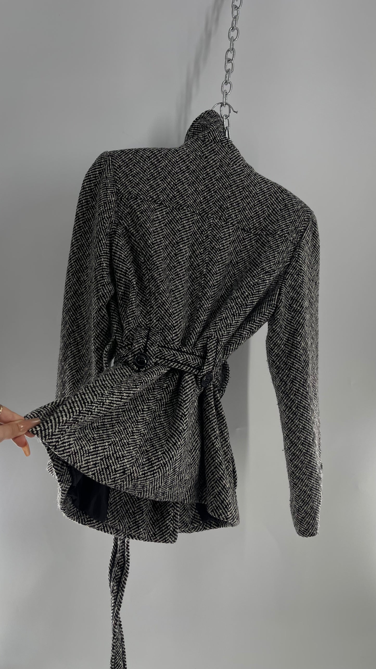 Vintage GIACCA Black and White Knit Tweed Jacket Belted at the Waist and Neck (Medium)