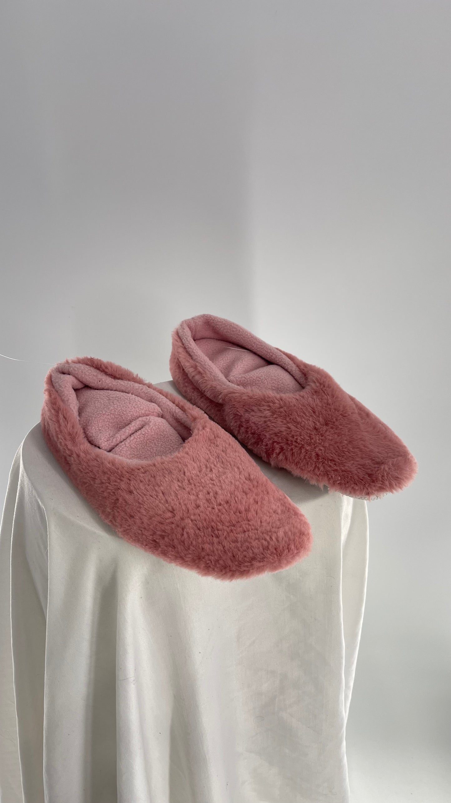 Pantuss Pink Fuzzy Slipper with Microwaveable Insoles (6/7)