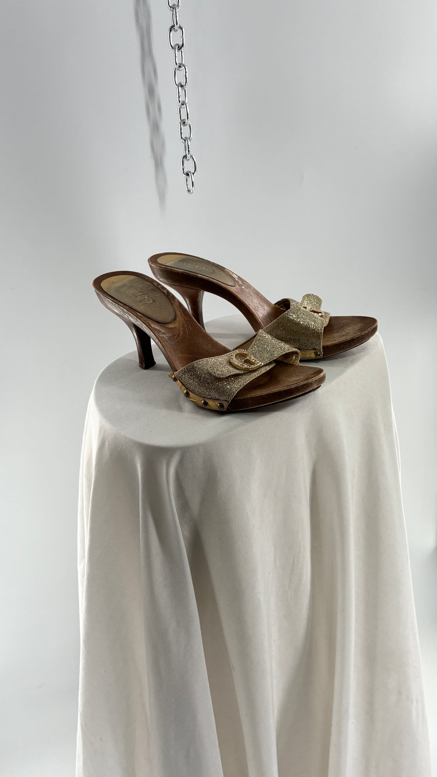 Vintage GUESS Kitten Heels with Gold Glitter Strap and Metal “G” Emblem (7)