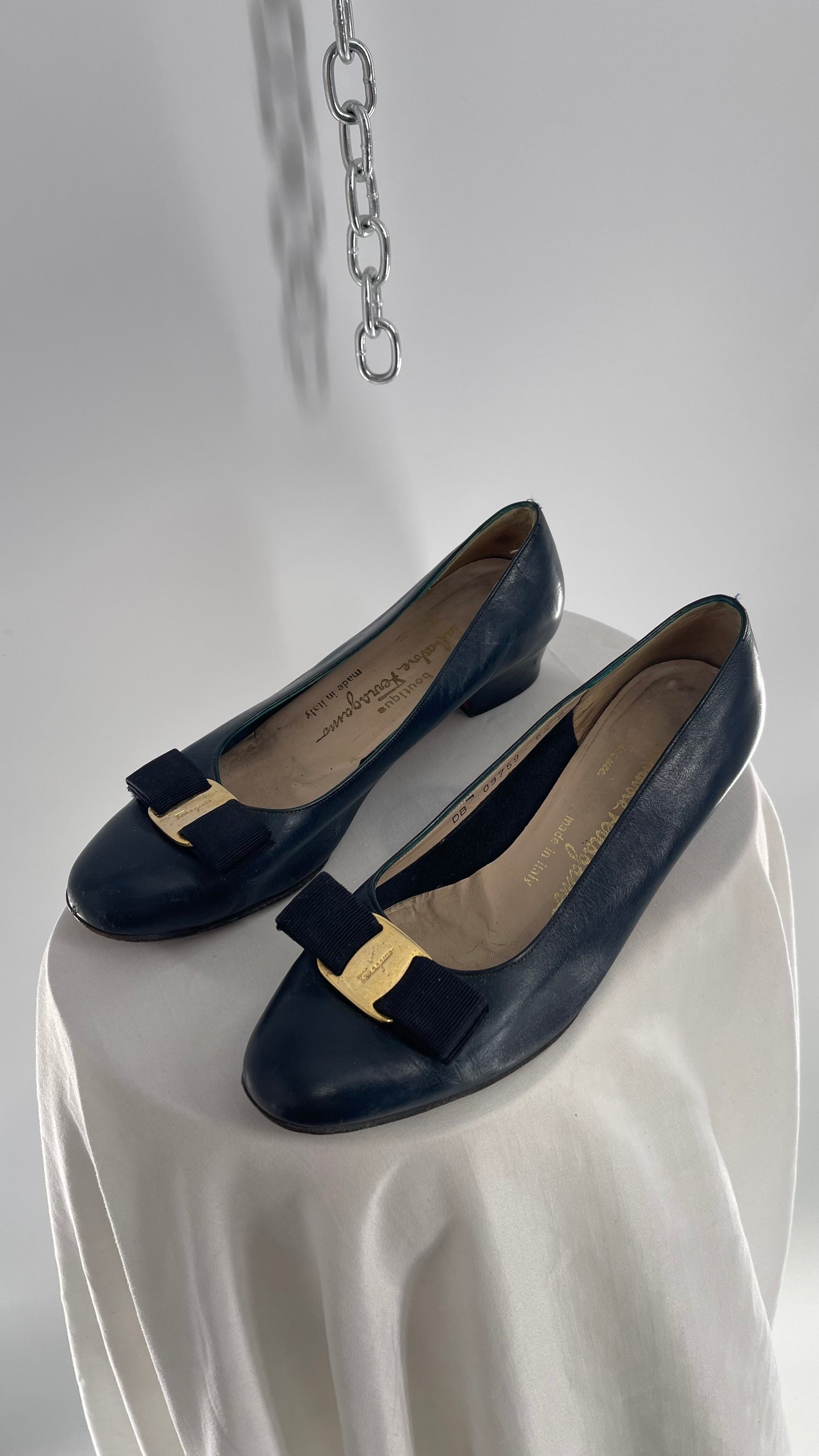 Salvatore Ferregamo Vara Navy Leather Kitten Heel (6.5)