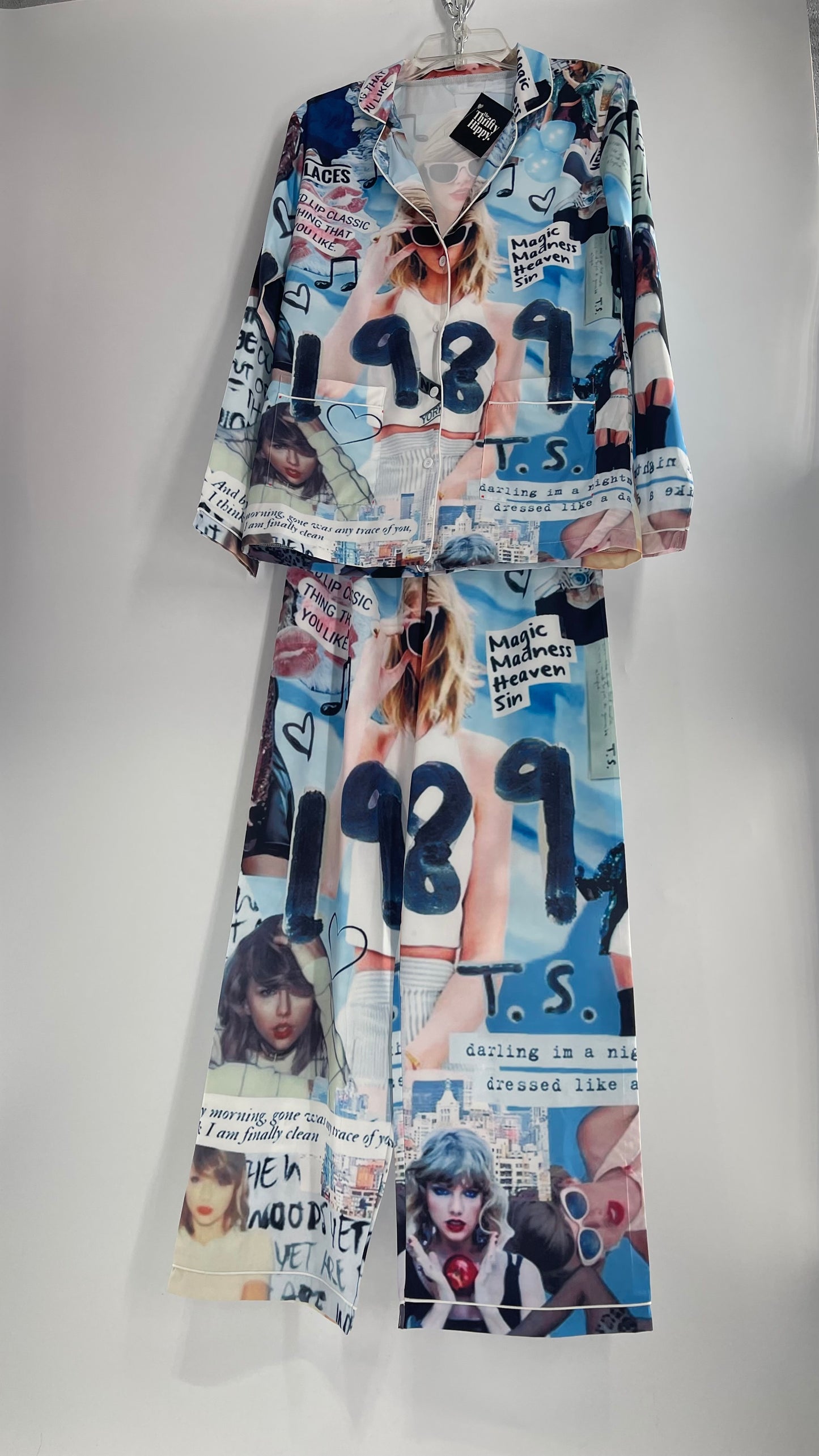 Taylor Swift All Over Graphic Printed Pijamas (Medium)