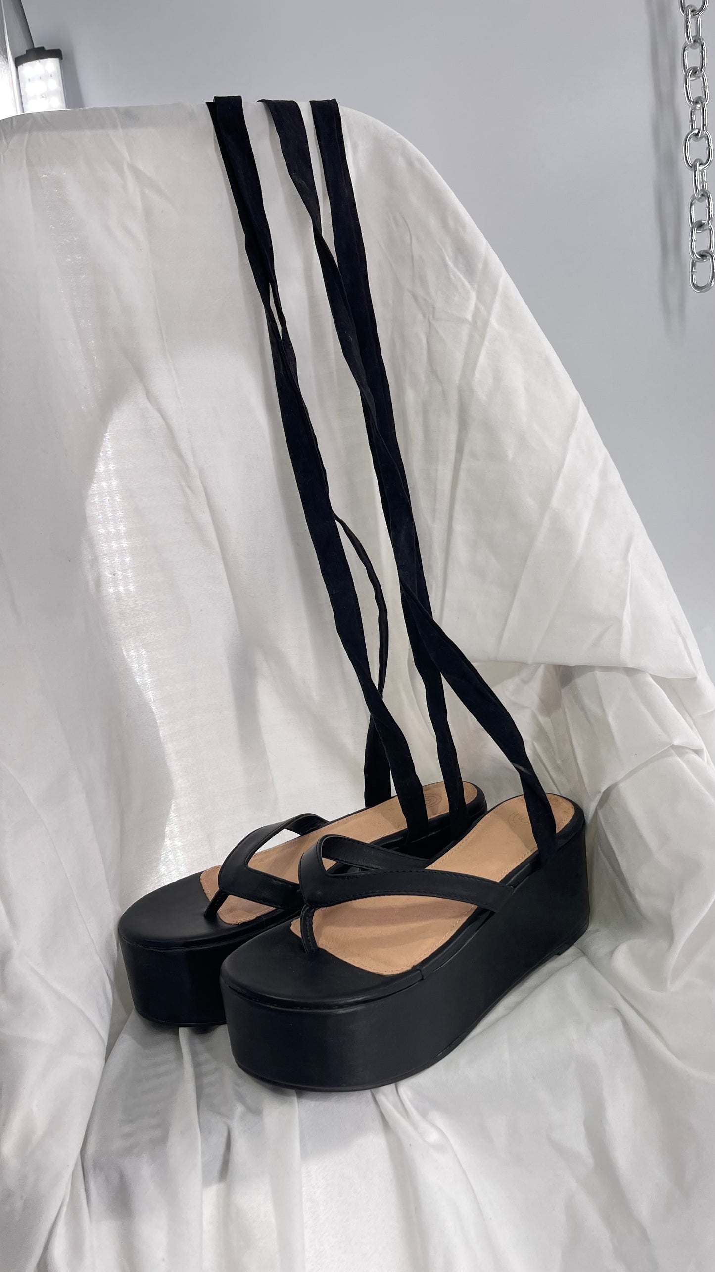 Urban Outfitters Black Platform Thong Sandal with Wrap Around Knee/Thigh High Straps (7)