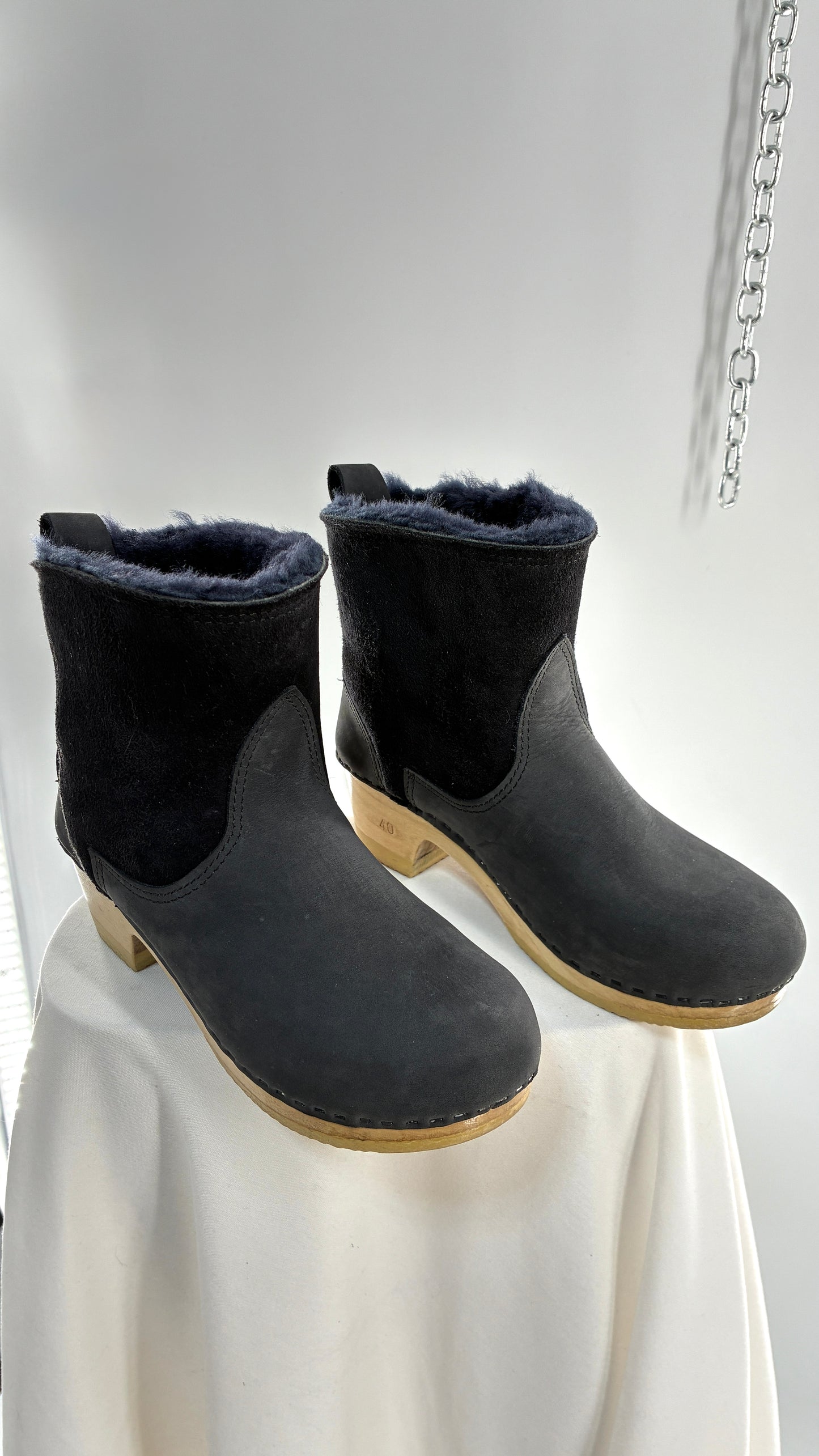 Vintage SVEN Black Leather Clog Boot with Sherpa Lining (40)