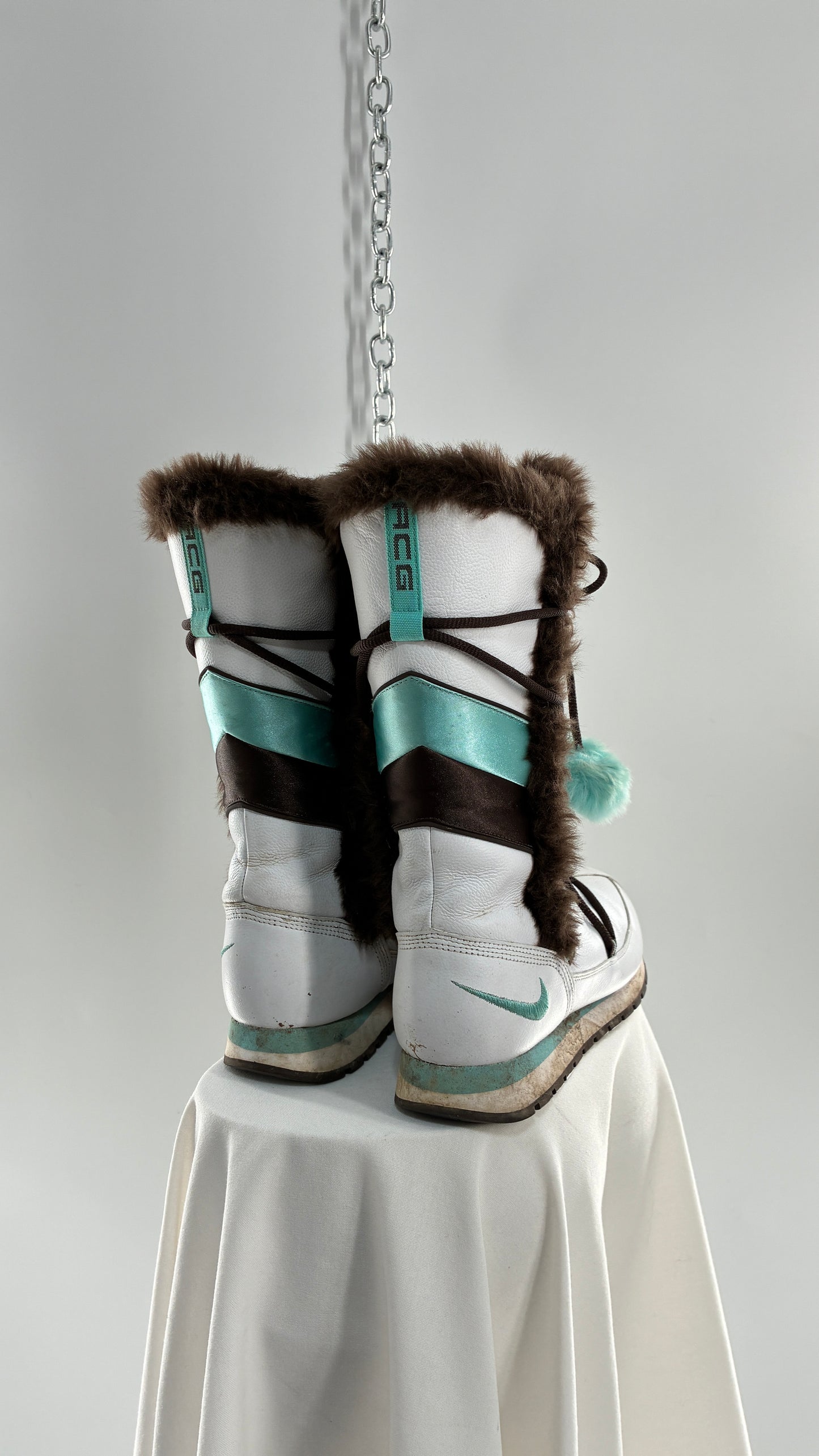 Vintage NIKE Pom Pom Snow Style White Boots Lined with Brown Fur, Turquoise Details (9)