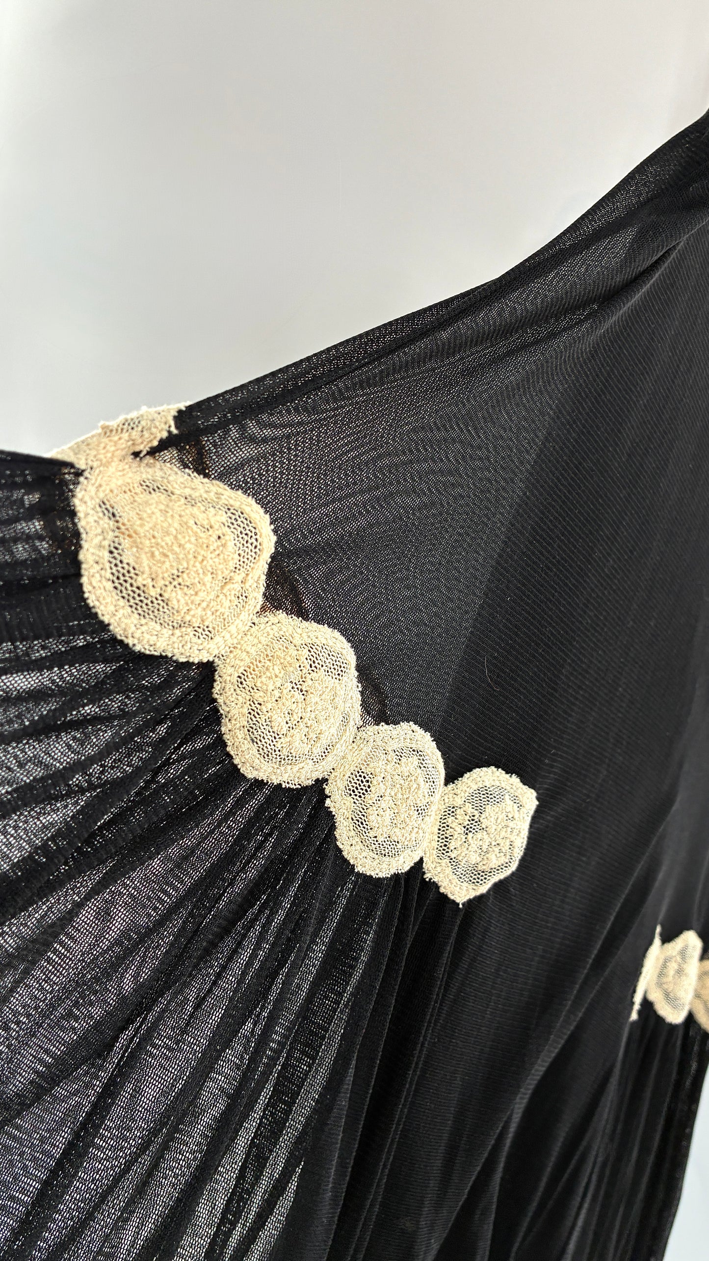 Deadstock MAXSTUDIO 100% Silk Black Skirt with Lace Trim (Small)