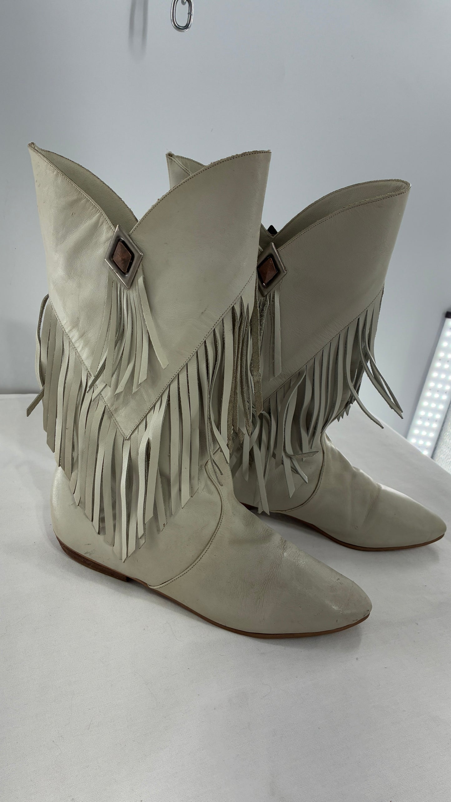 LJ SIMONE NEW YORK Off White, Slouchy Genuine Leather Fringed Boots (6.5)