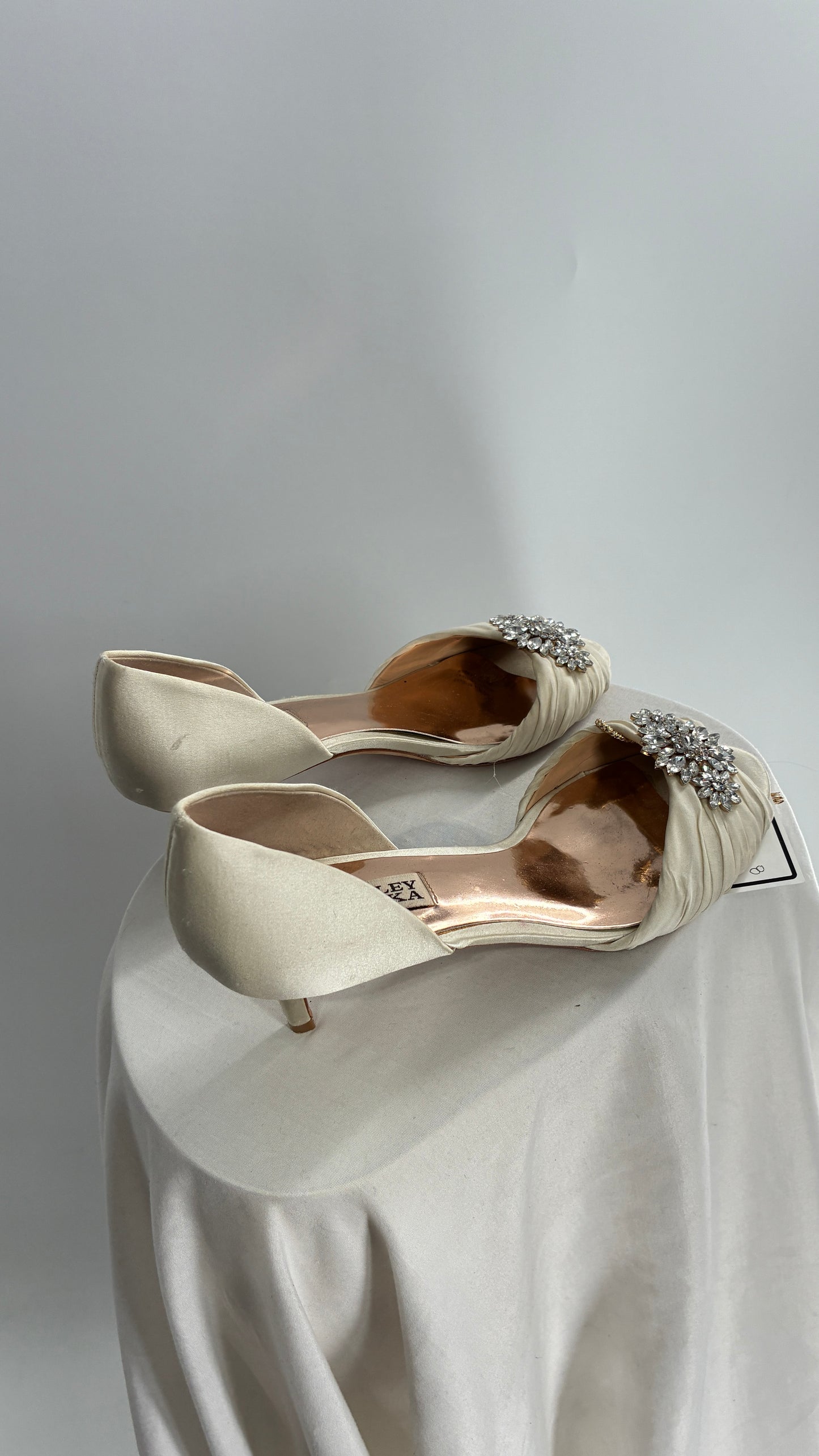 Badgley Mischka Ivory Satin Peep Toe Kitten Heel with Crystal Broche (8)
