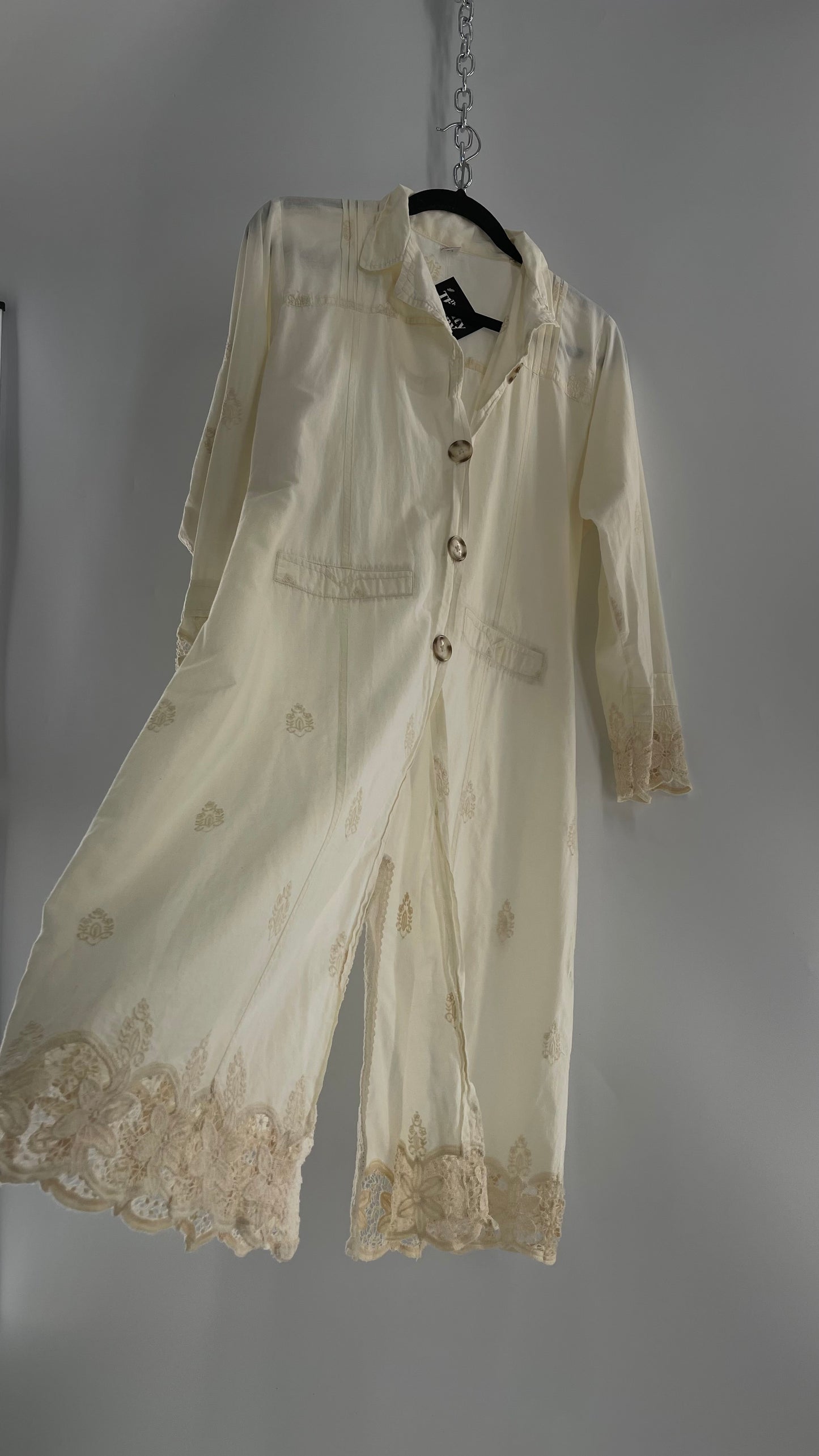 Vintage Embroidered Cotton Coat with Lace Cuffs (S/M)