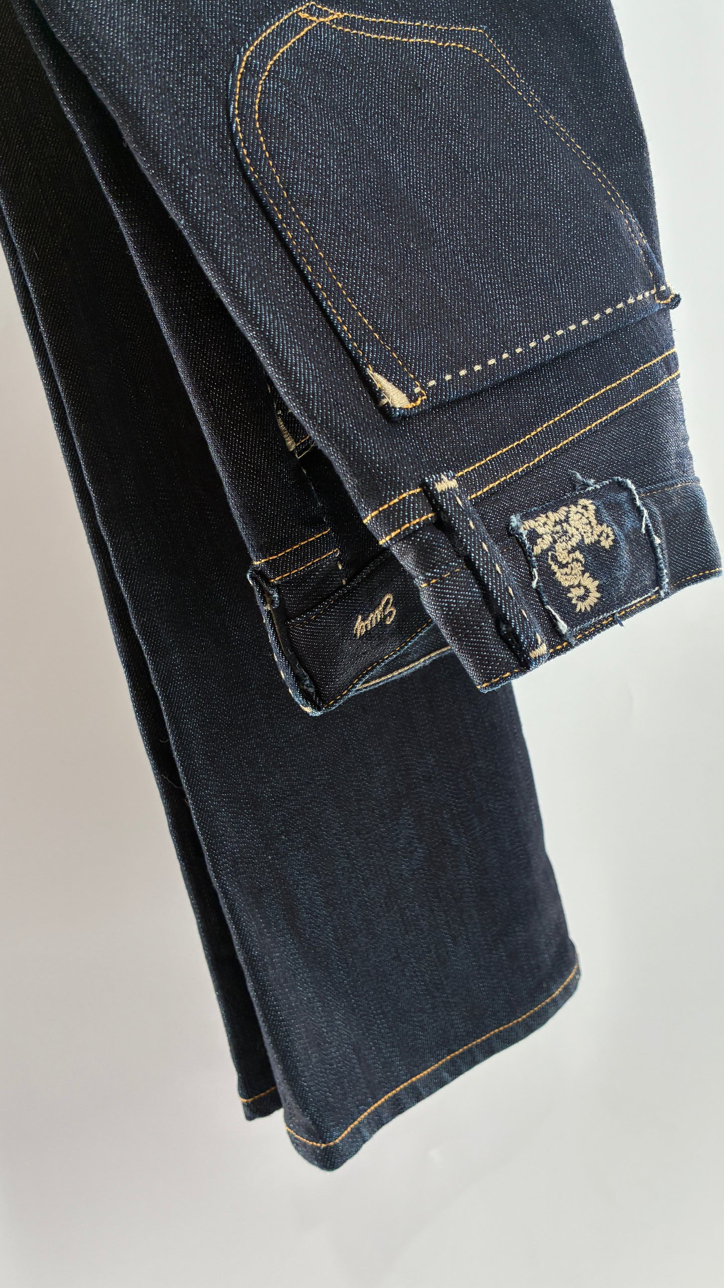 Vintage GOLD SIGN Dark Wash Low Rise Jeans (26)