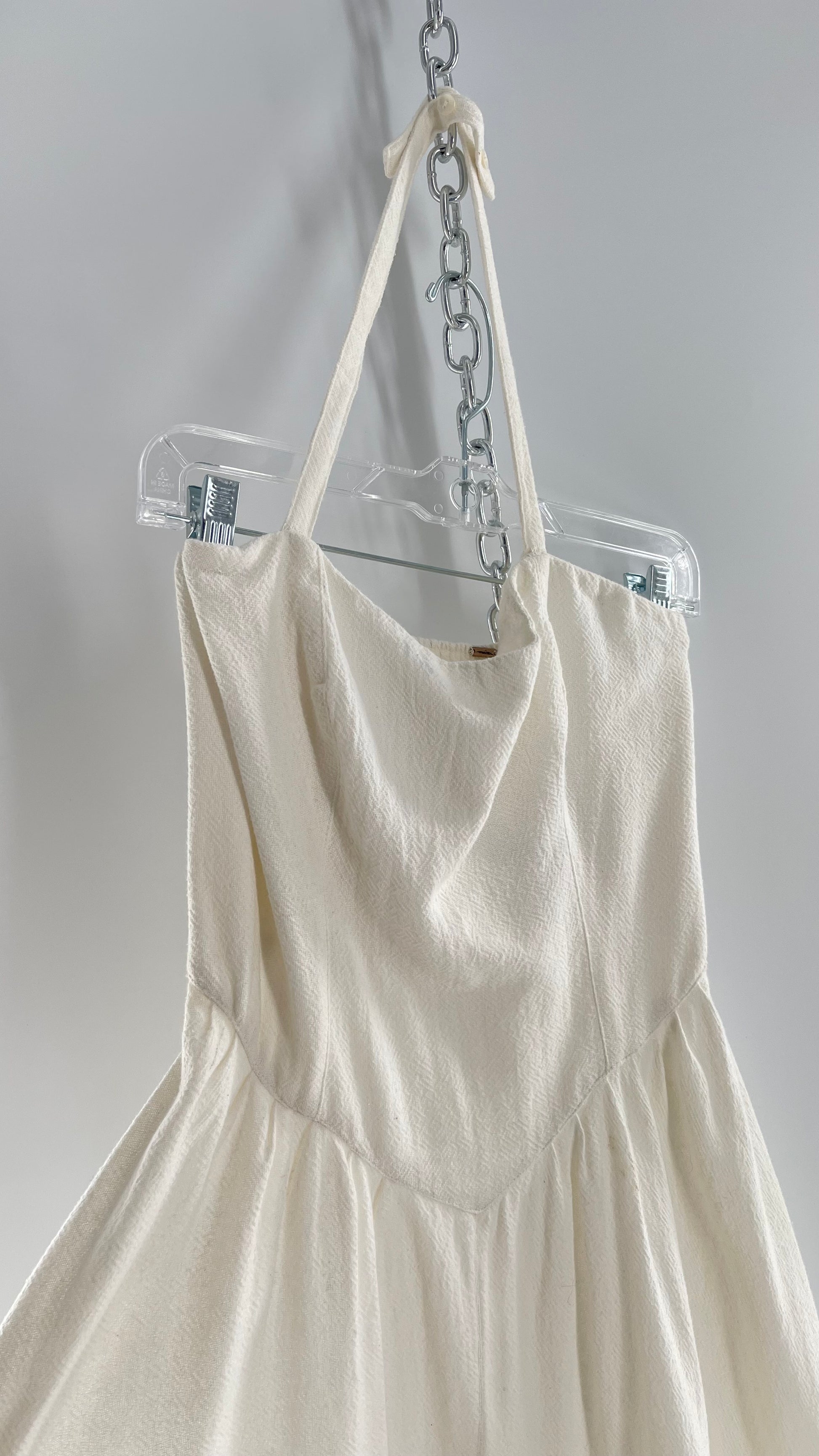 Free People 100% Cotton White Halter 1950s Circle Style Dress (Small) – The Thrifty Hippy Free People 100% Cotton White Halter 1950s Circle Style Dress (Small) – The Thrifty Hippy