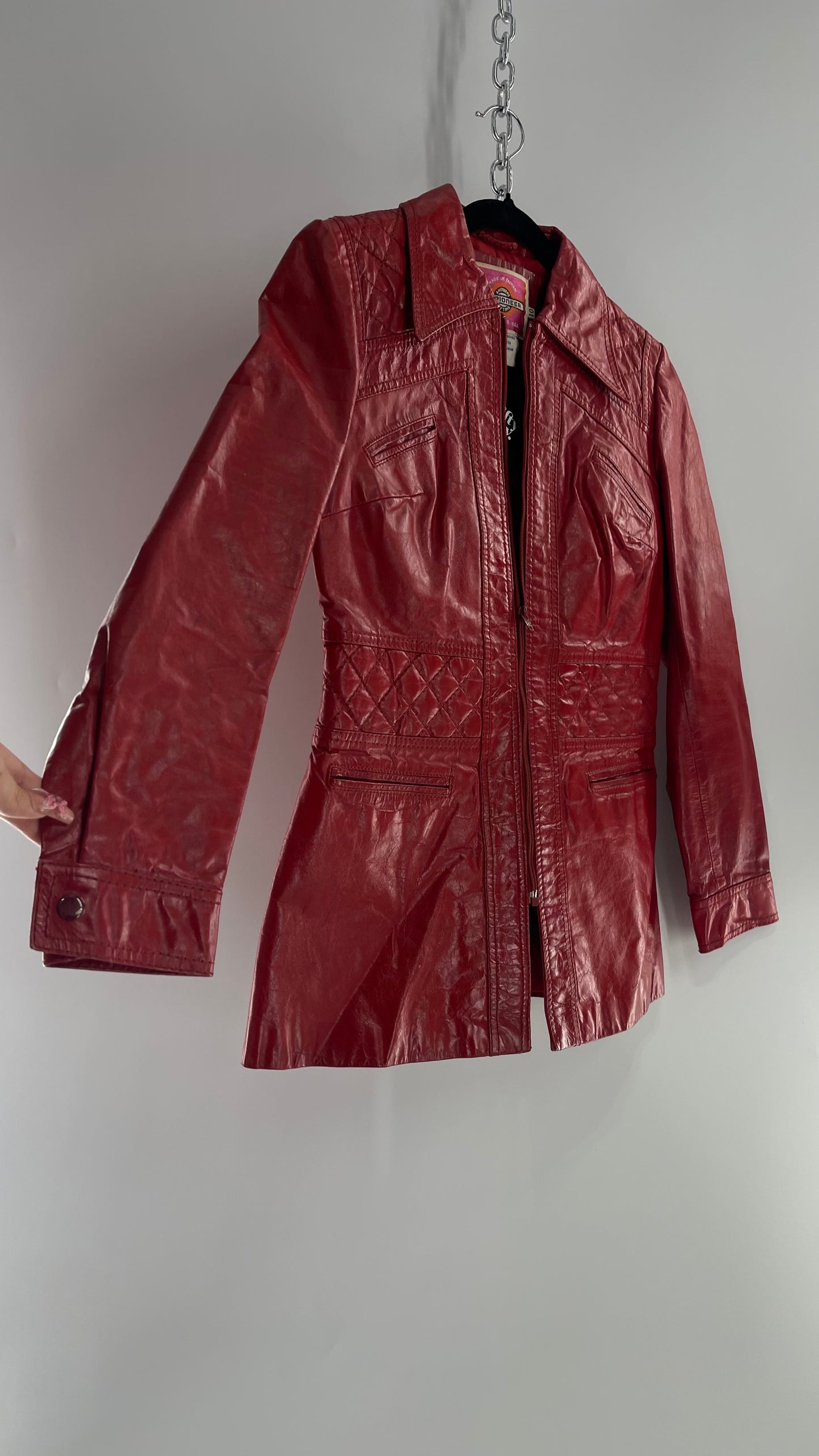 VINTAGE 1970s Ms Pioneer Red Leather Coat with Quilted Waistline (10)