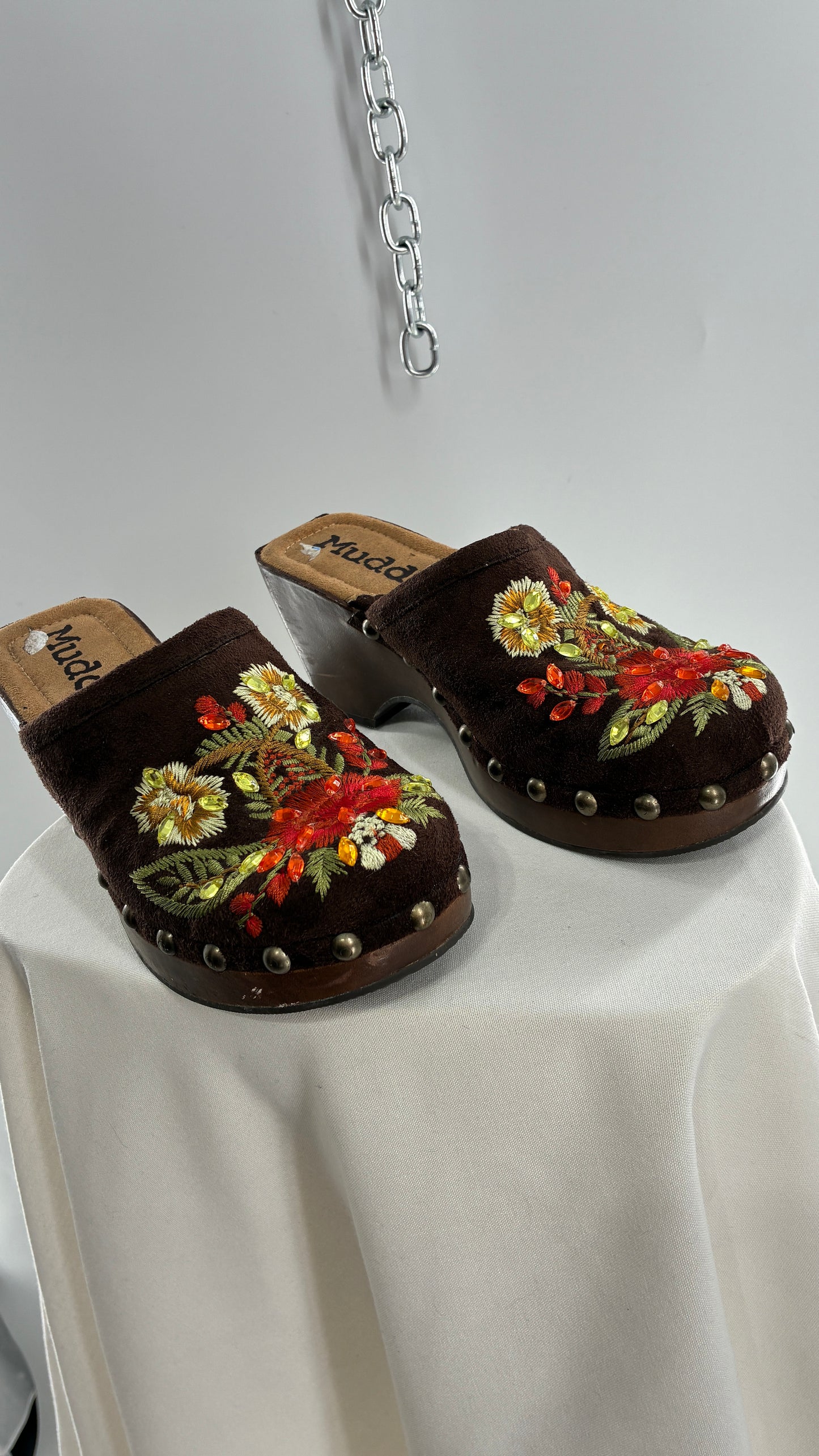 Vintage MUDD Brown Clog with Side Studding and Embroidered Details (6.5)