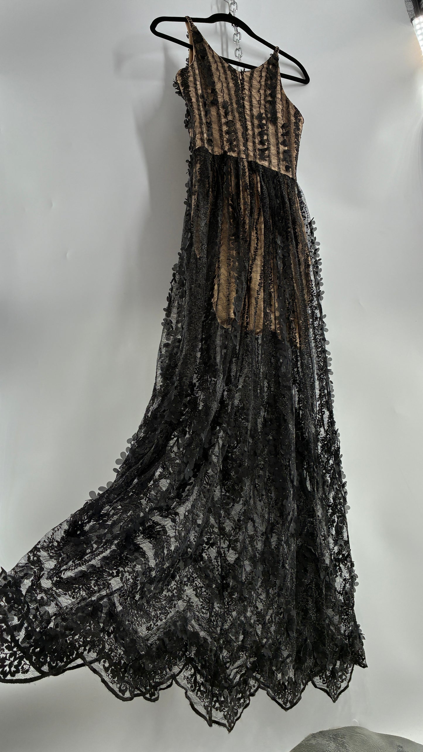 DRESS THE POPULATION Nude Underlay Black 3D Floral Lace Appliqué Overlay Dress (Small)