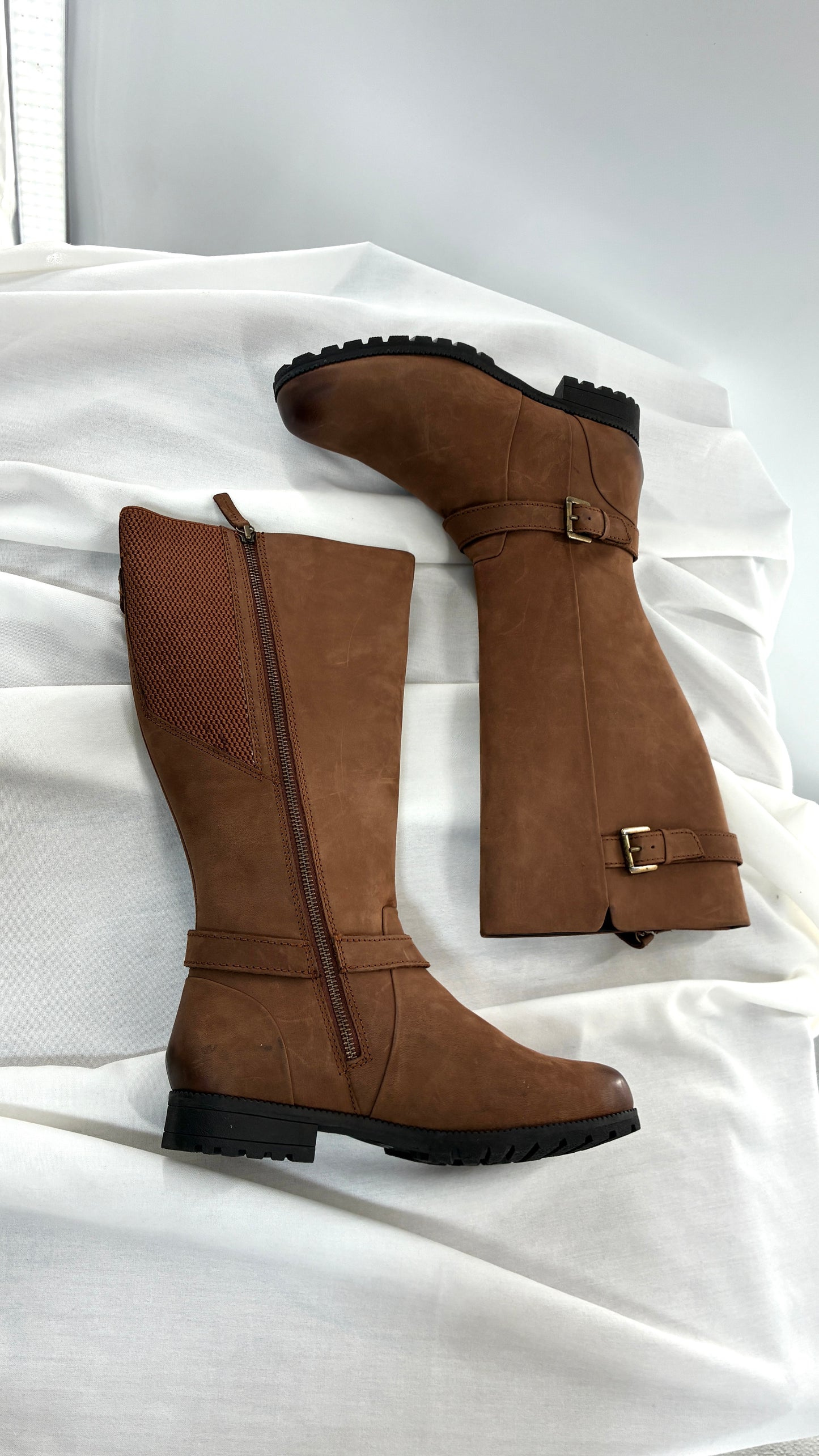 Deadstock Vintage HOTTER Belle Genuine Thick Leather Waxed Boots with Polished Toe Box and Heel (9)